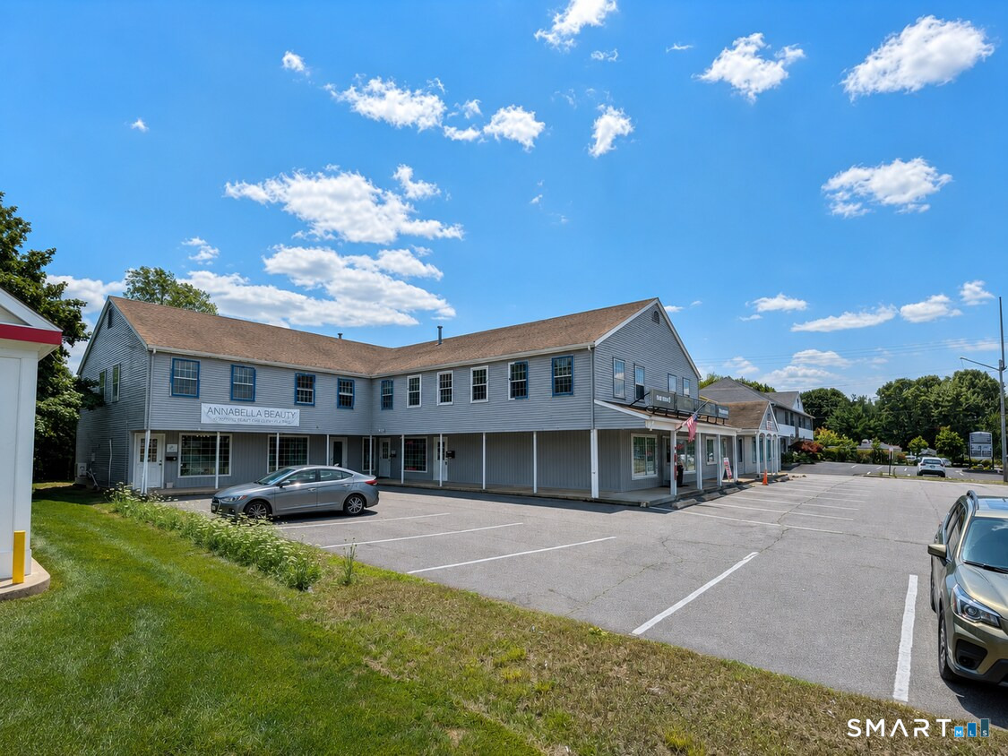880 Boston Post Road Property Photo 1