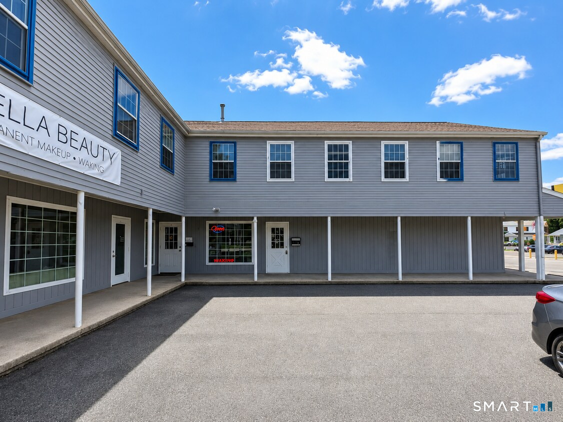 880 Boston Post Road Property Photo 3