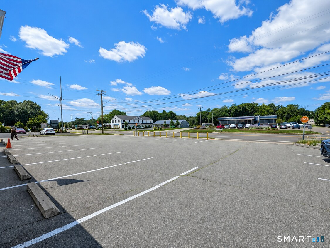 880 Boston Post Road Property Photo 5