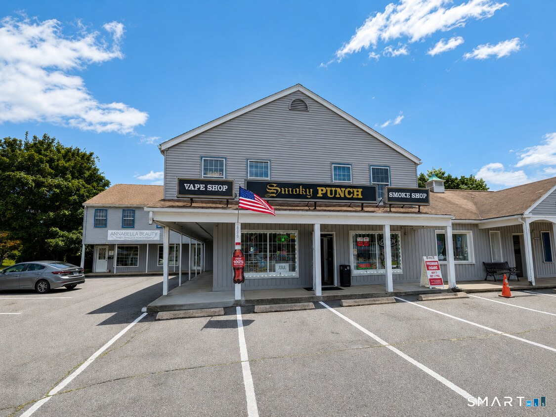 880 Boston Post Road Property Photo 6