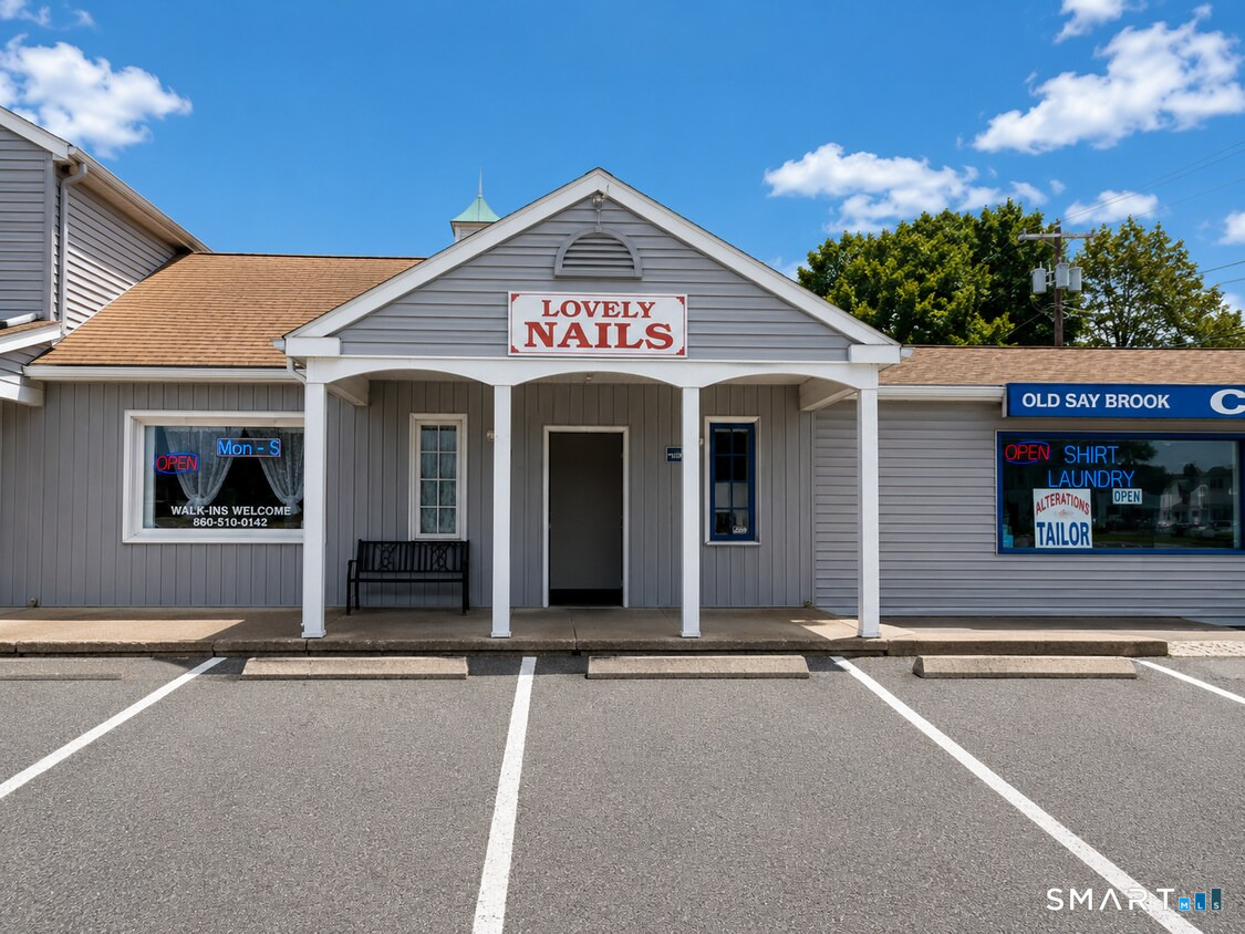 880 Boston Post Road Property Photo 7
