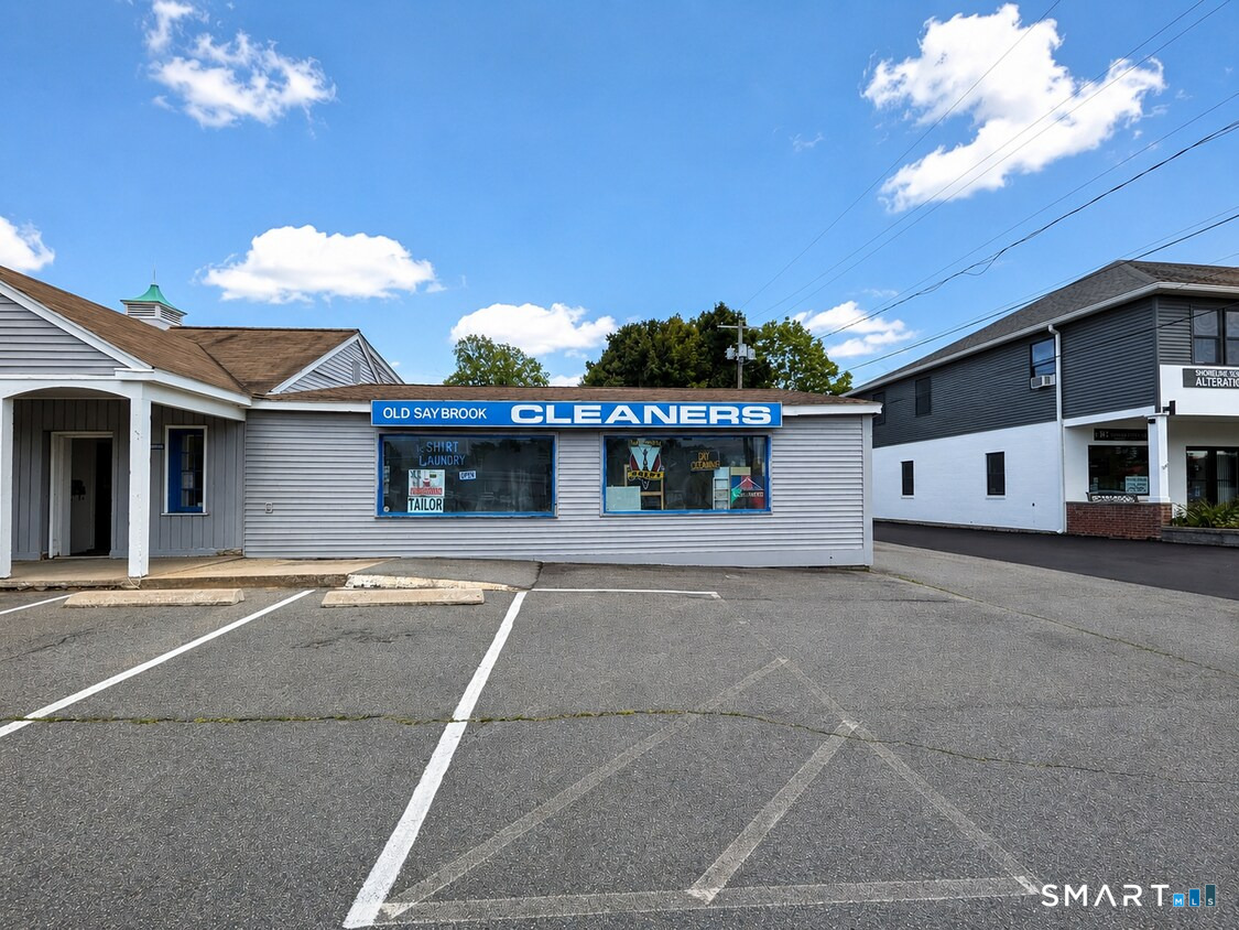 880 Boston Post Road Property Photo 8