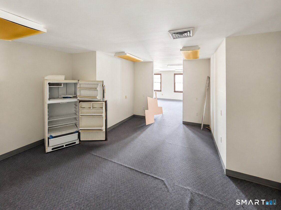 880 Boston Post Road Property Photo 11
