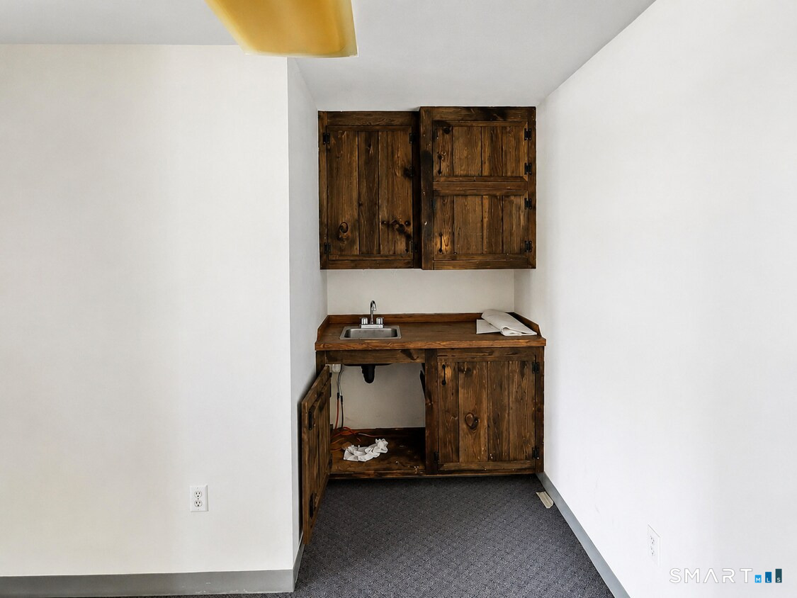 880 Boston Post Road Property Photo 12