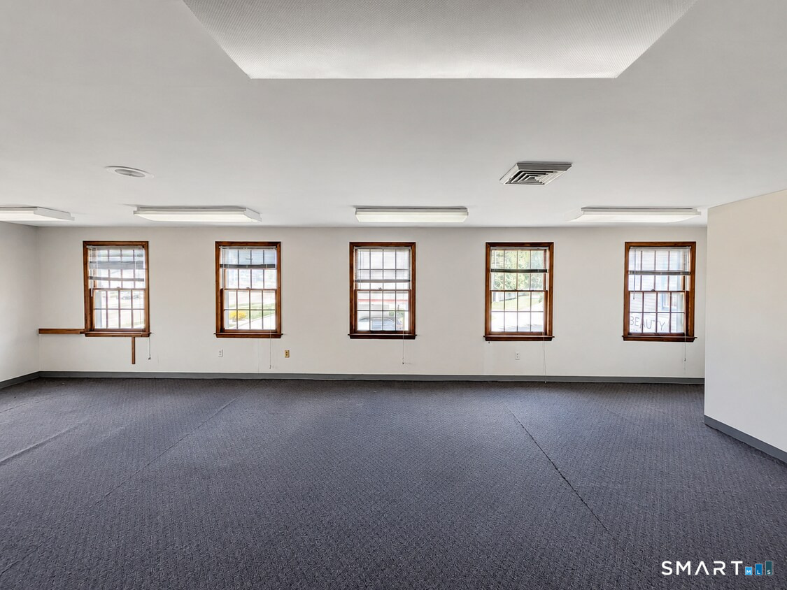880 Boston Post Road Property Photo 14