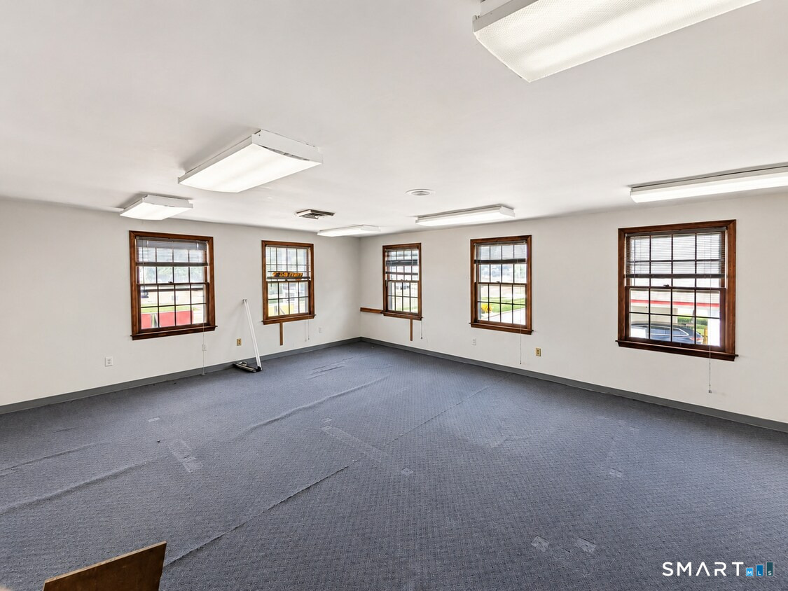 880 Boston Post Road Property Photo 15