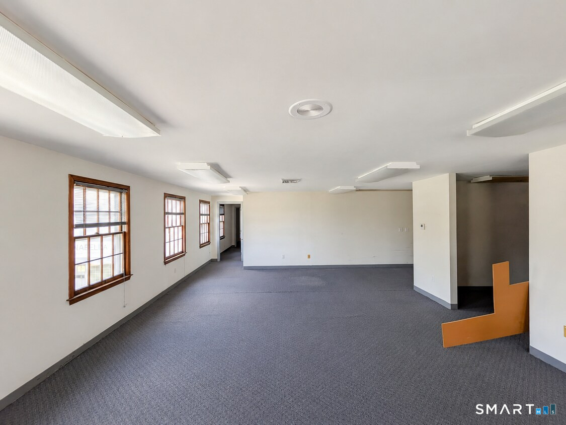 880 Boston Post Road Property Photo 17