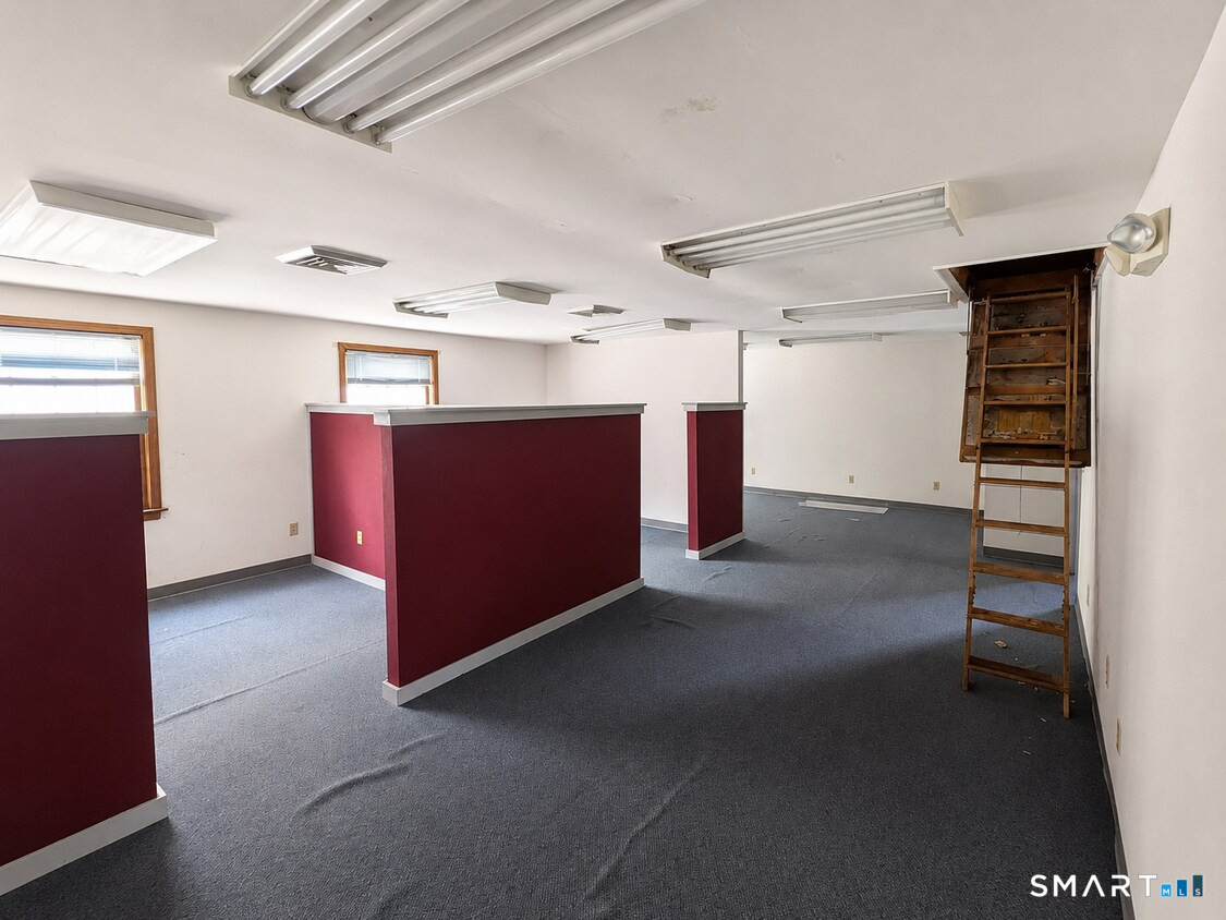 880 Boston Post Road Property Photo 20