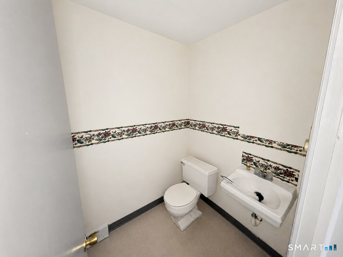 880 Boston Post Road Property Photo 21