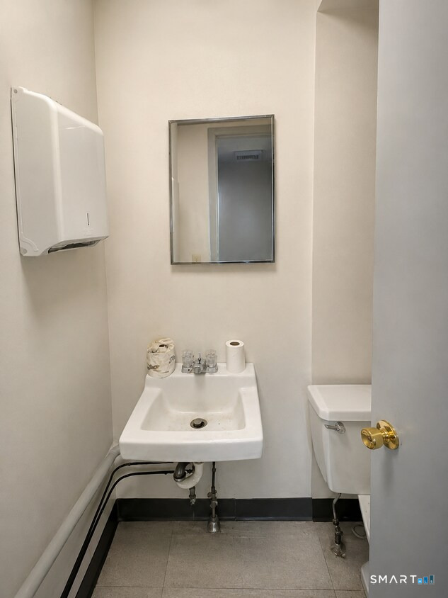 880 Boston Post Road Property Photo 23