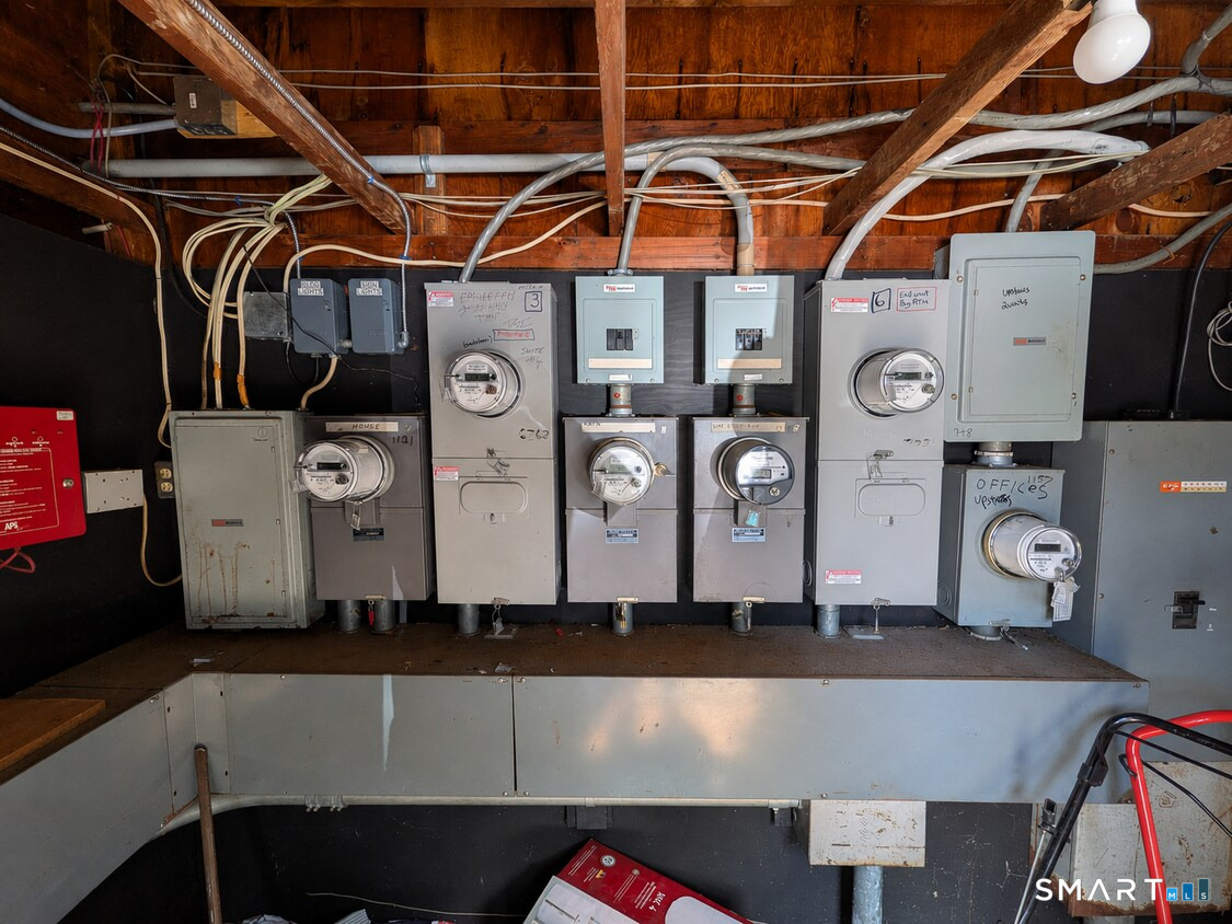 880 Boston Post Road Property Photo 26
