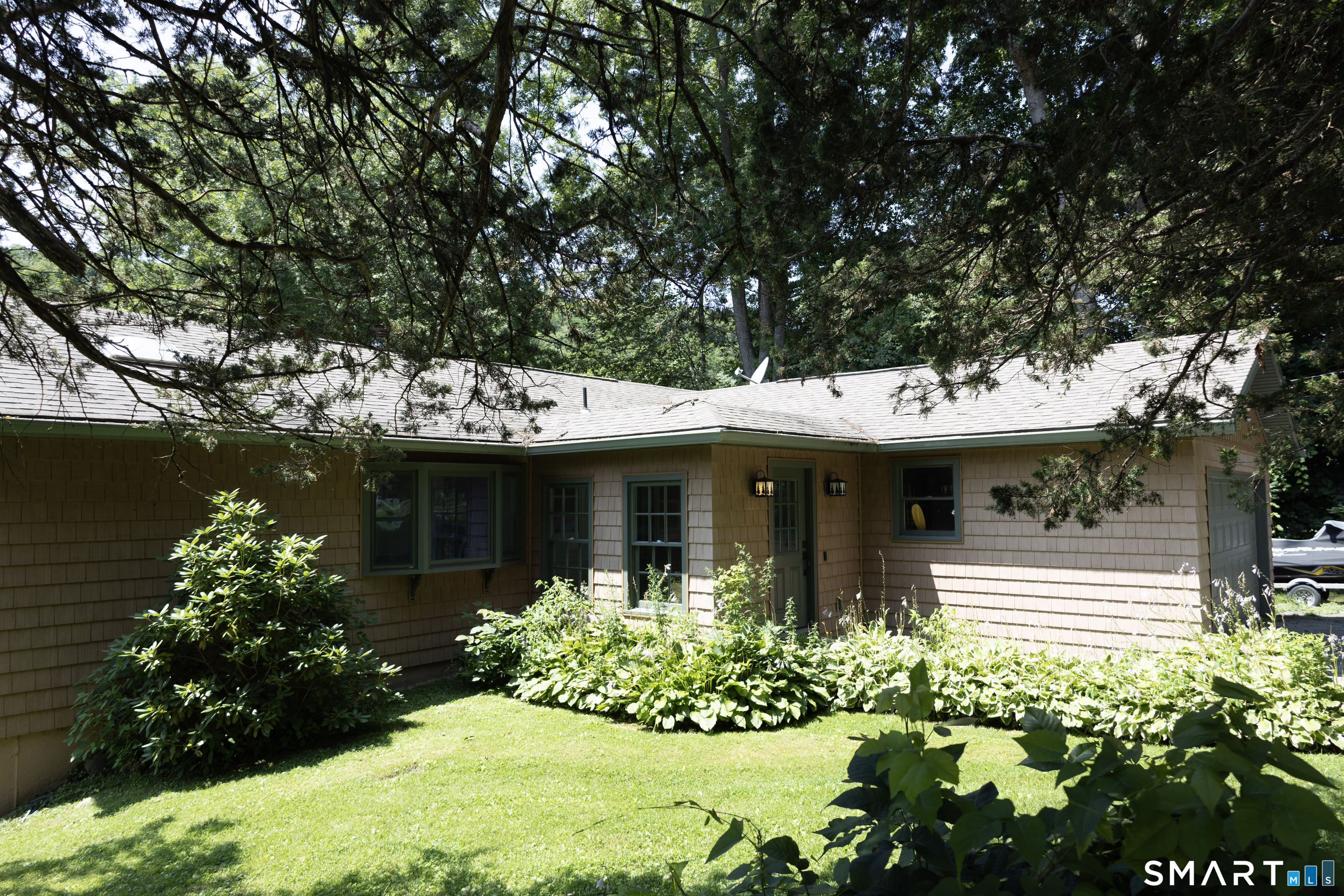 18 Pinewood Shores Property Photo 3