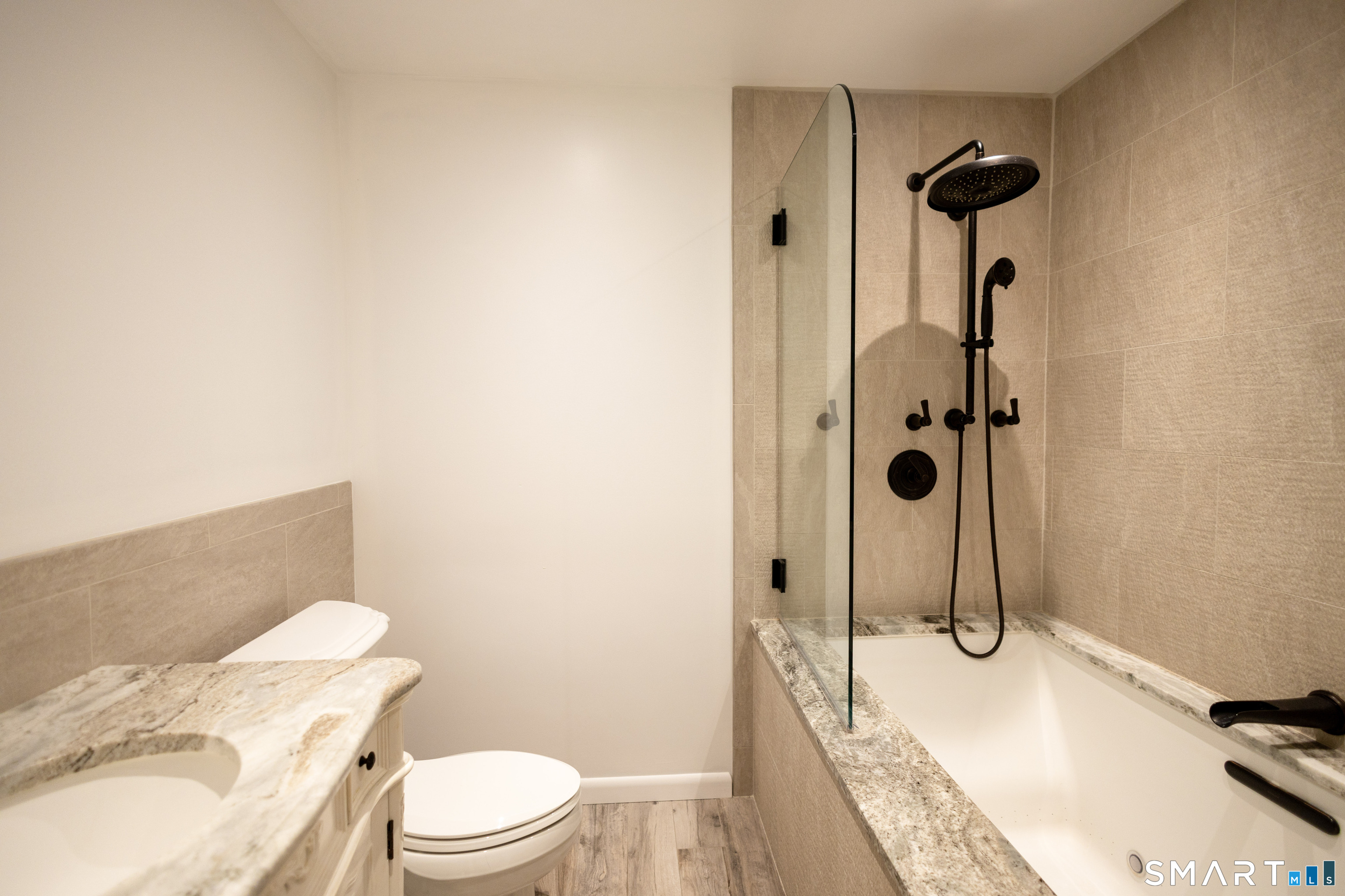 18 Pinewood Shores Property Photo 15