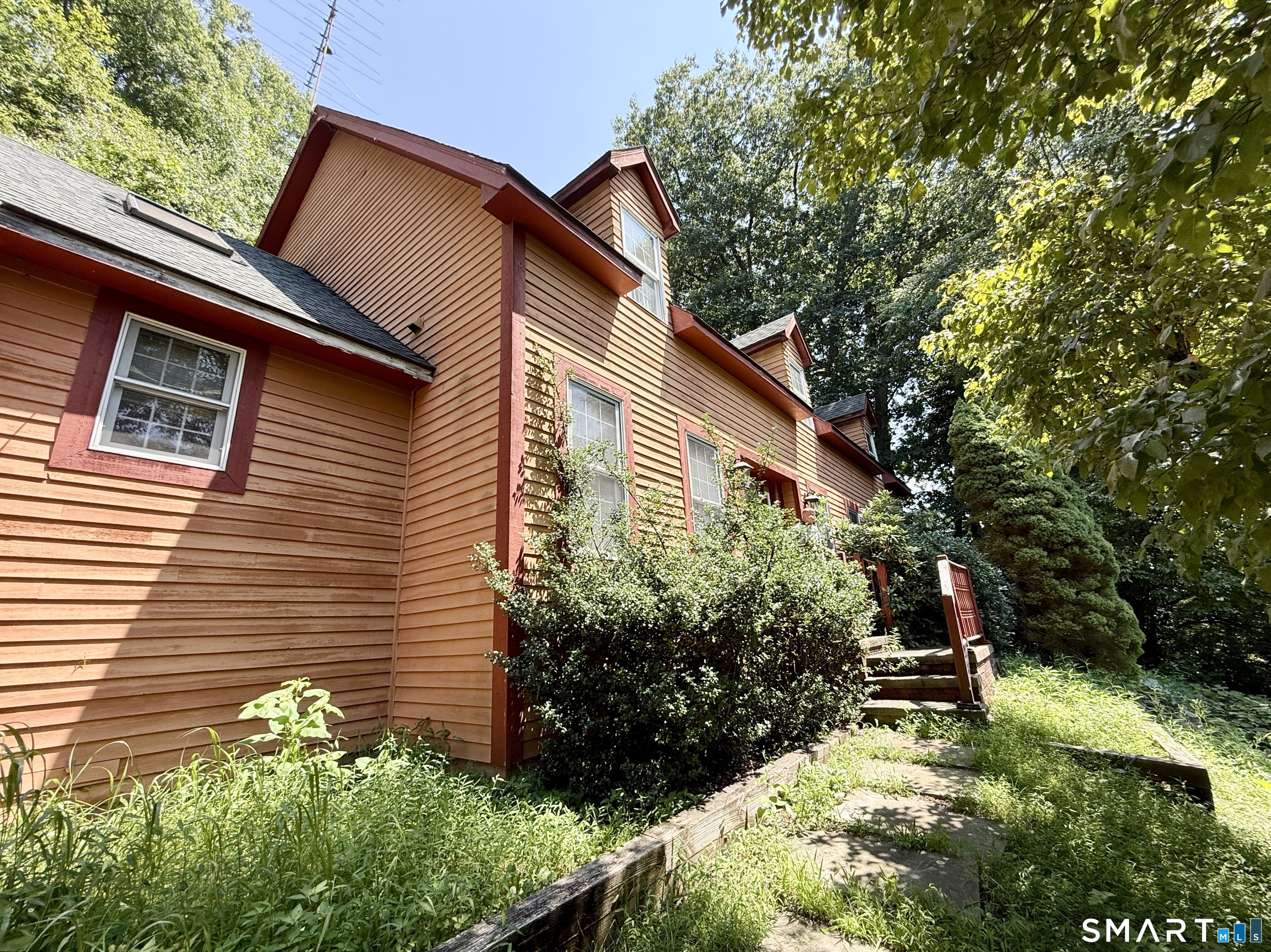 389 Tepi Drive Property Photo 1