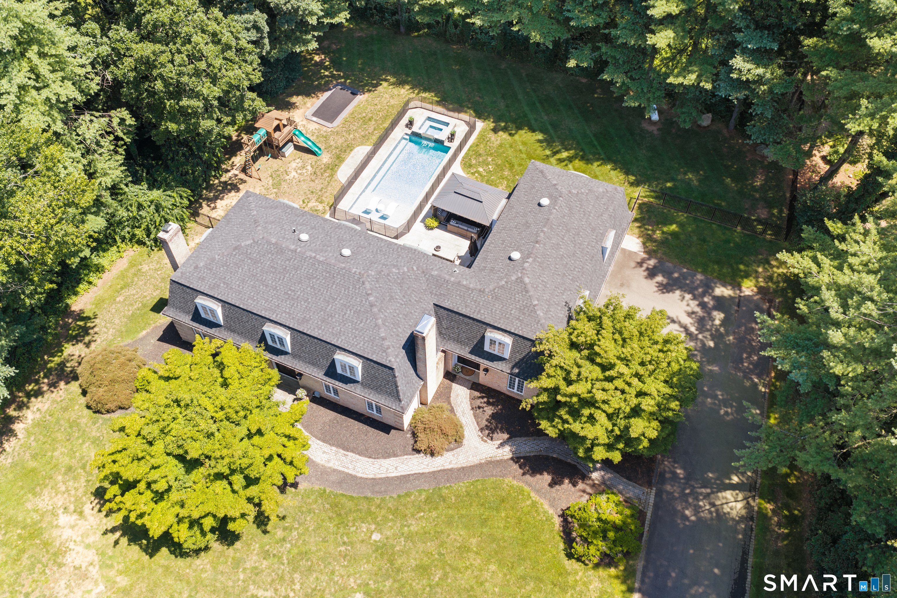 570 Riverside Drive Property Photo 3