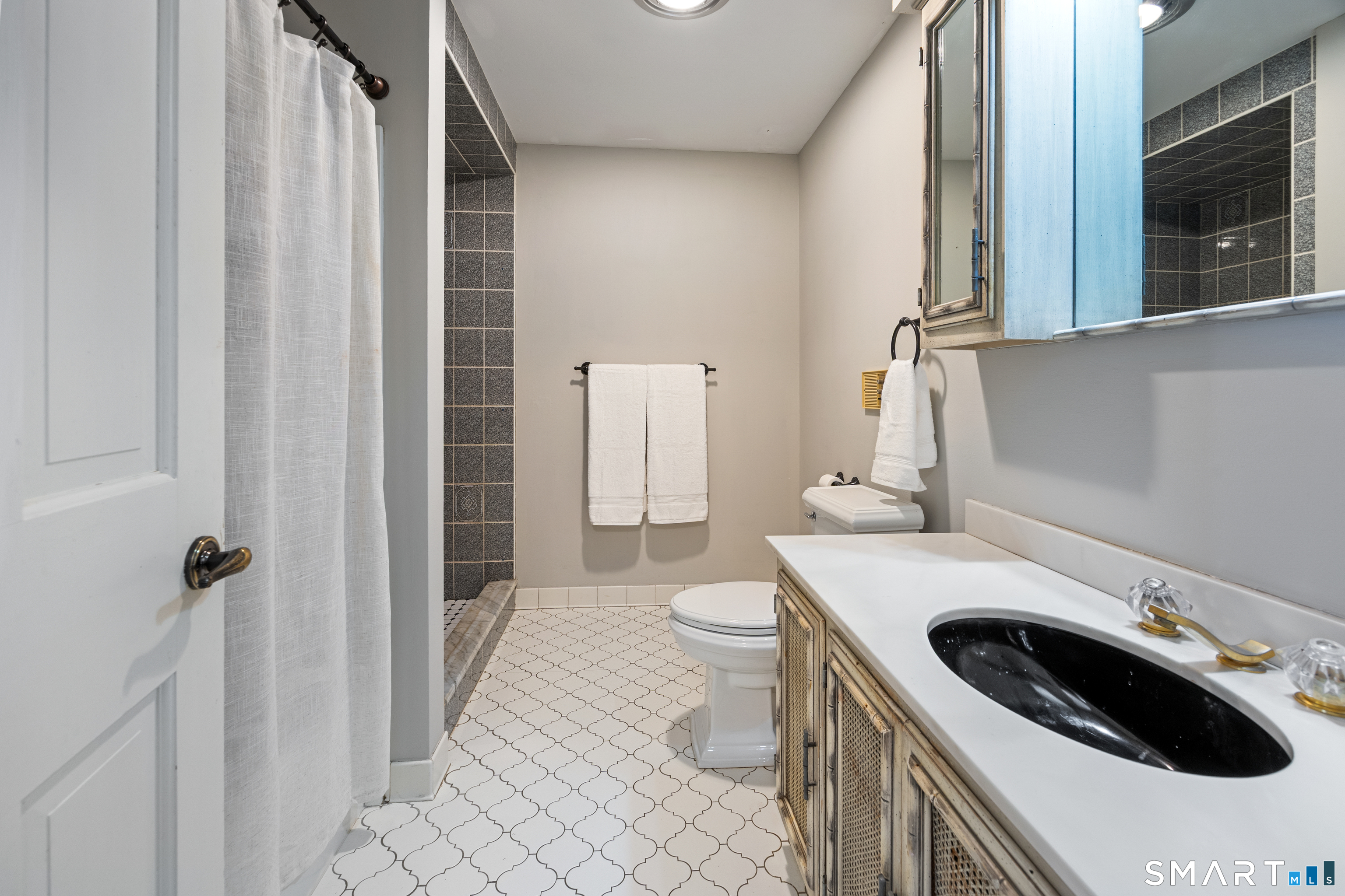 570 Riverside Drive Property Photo 25