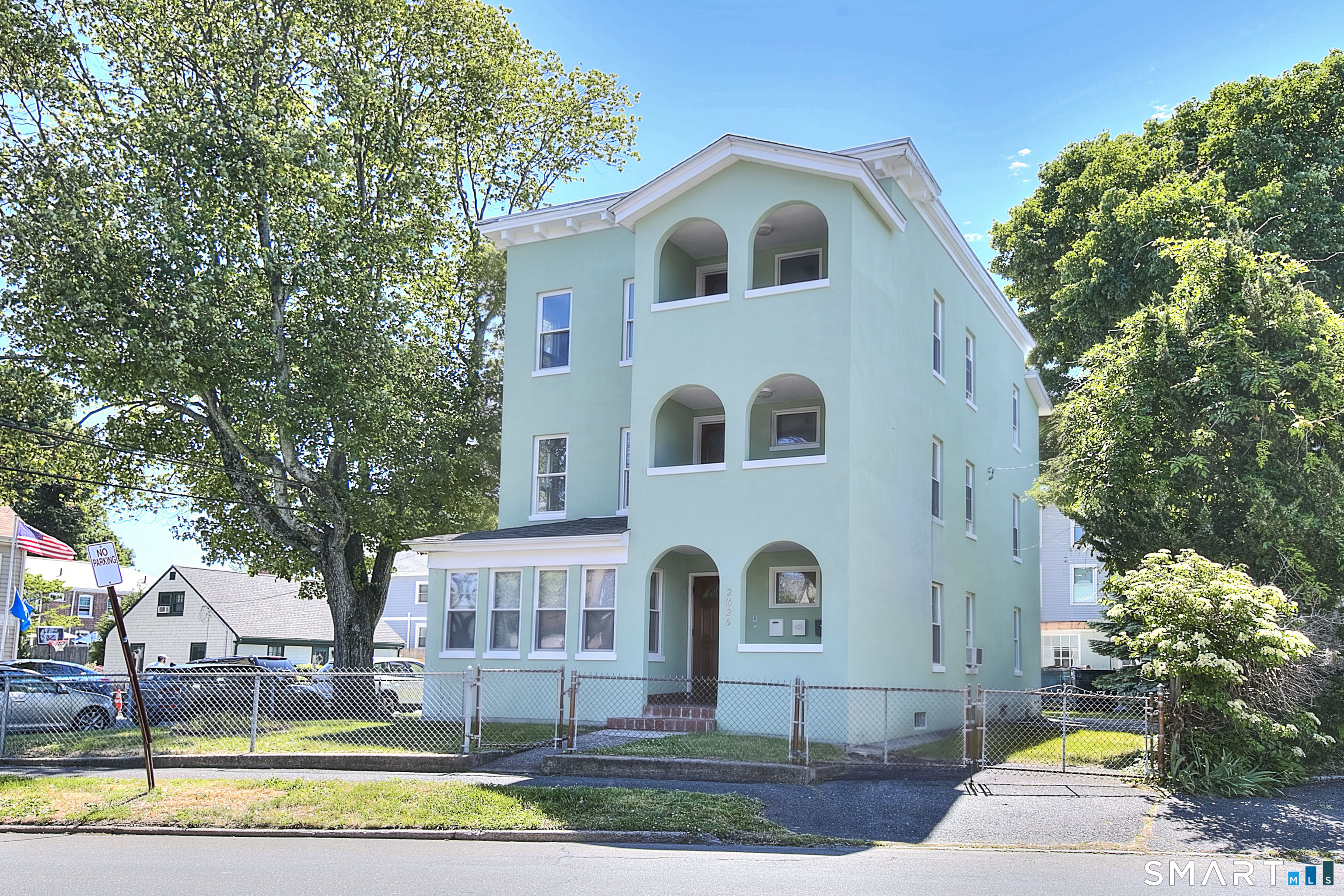 2029 Kings 2nd Floor Highway Property Photo 1