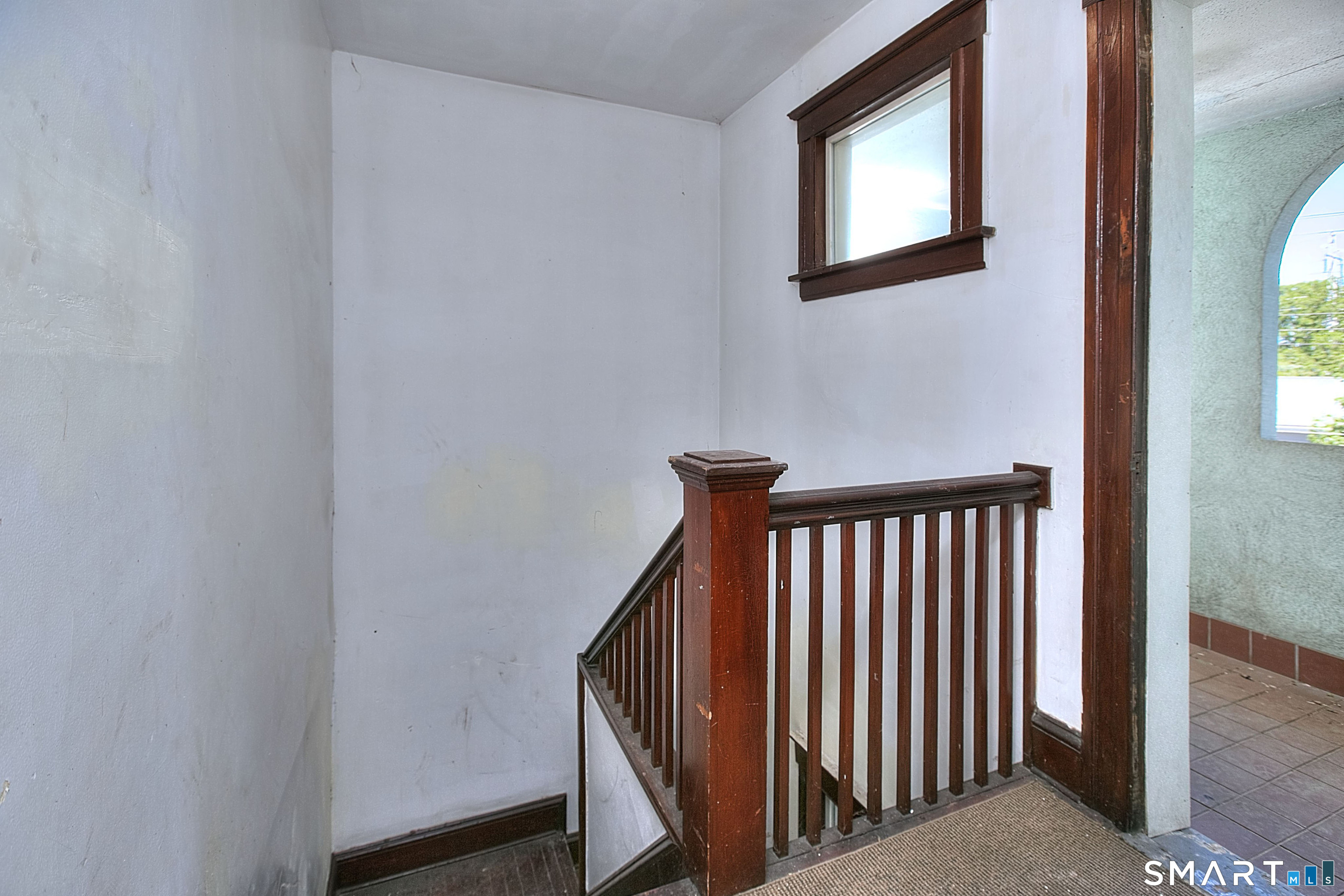 2029 Kings 2nd Floor Highway Property Photo 4