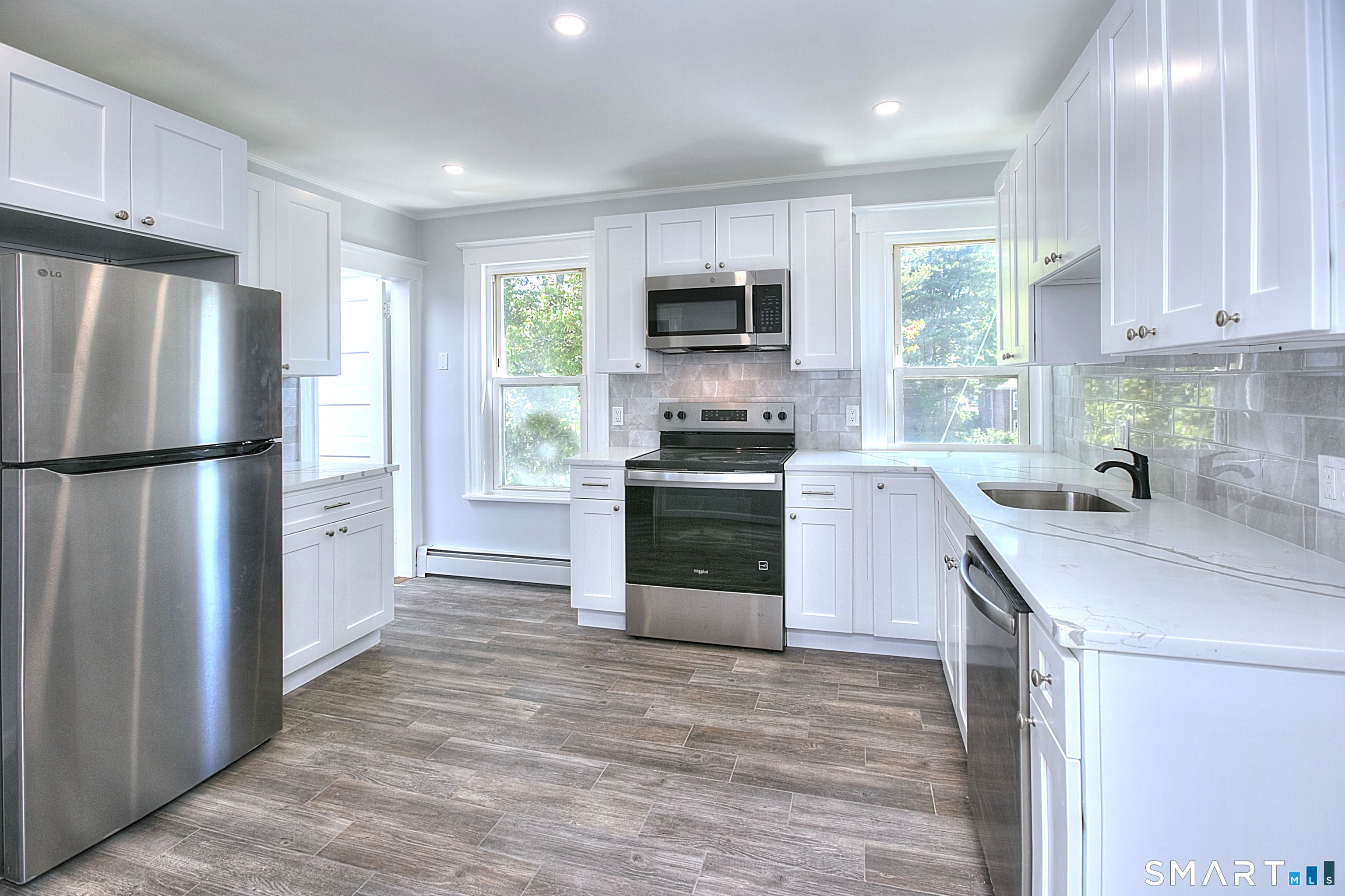 2029 Kings 2nd Floor Highway Property Photo 5