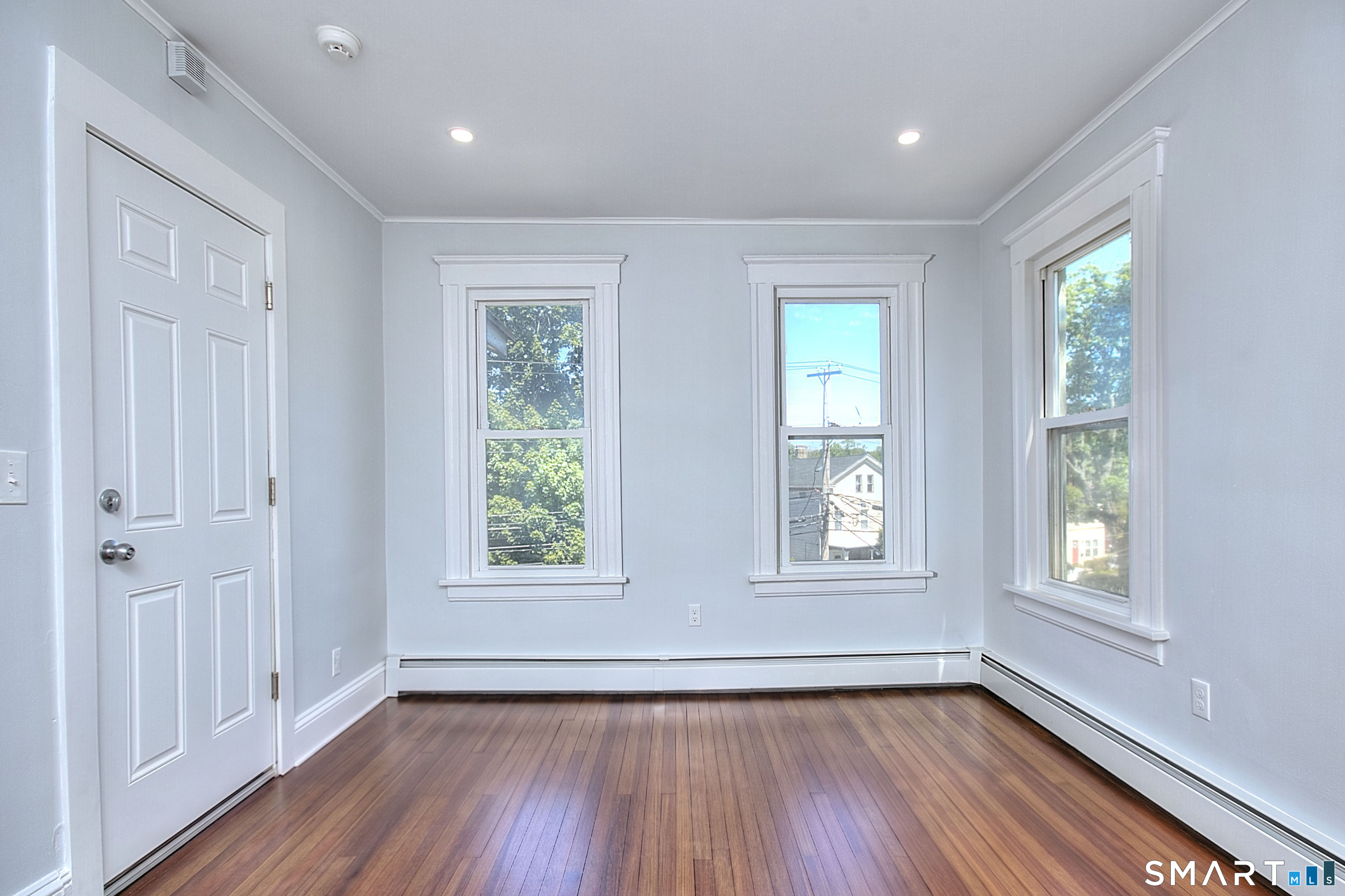 2029 Kings 2nd Floor Highway Property Photo 11