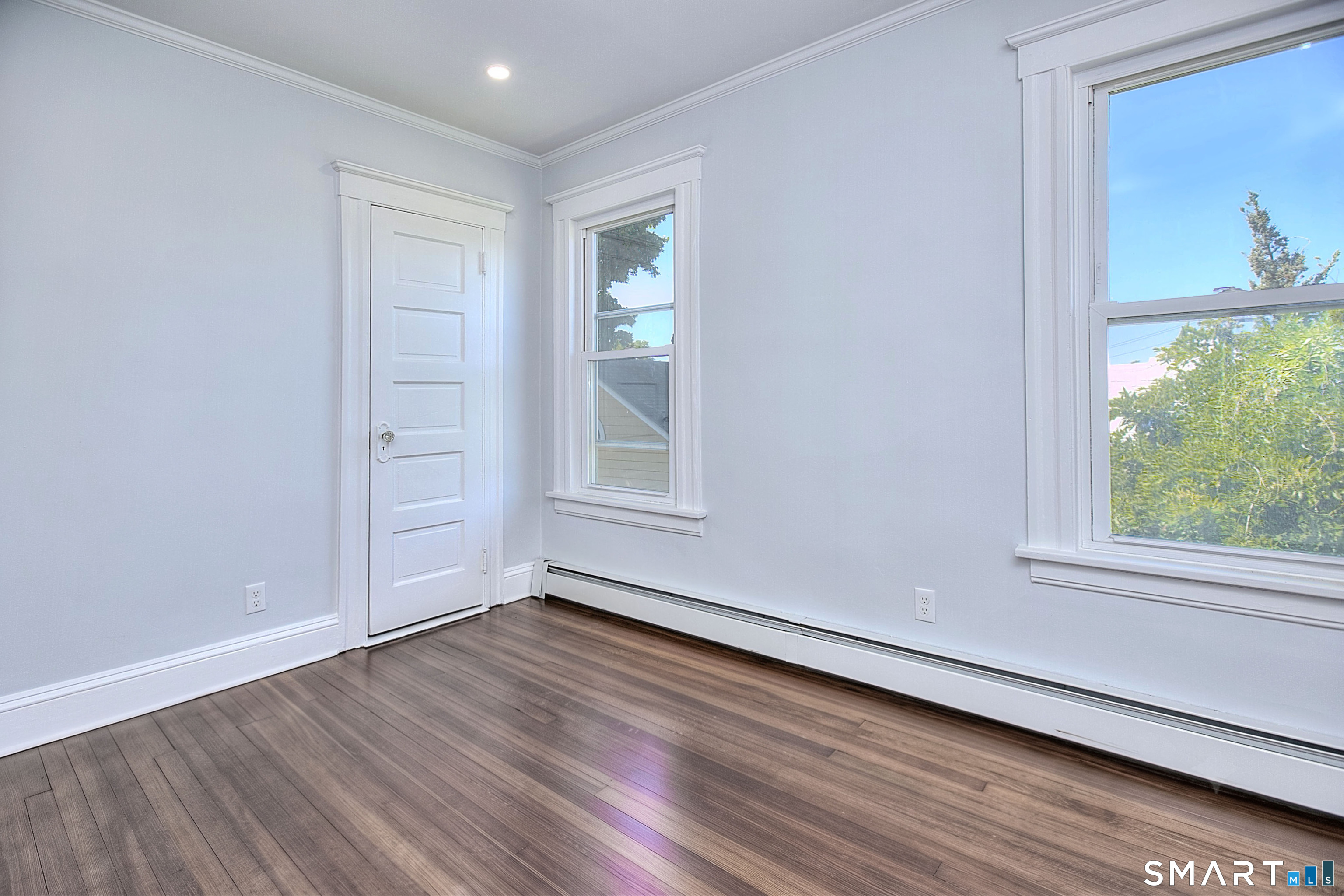 2029 Kings 2nd Floor Highway Property Photo 14