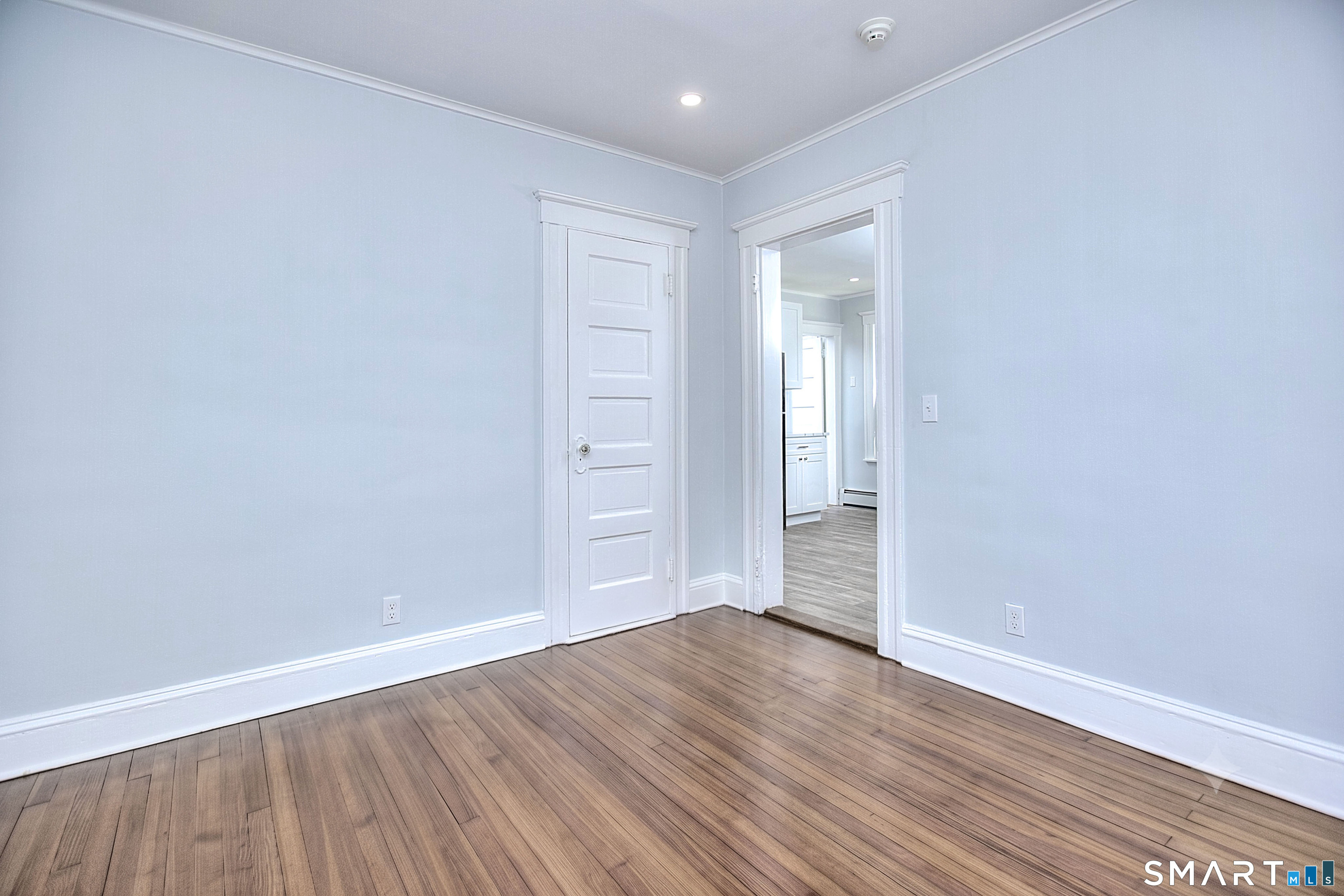 2029 Kings 2nd Floor Highway Property Photo 17