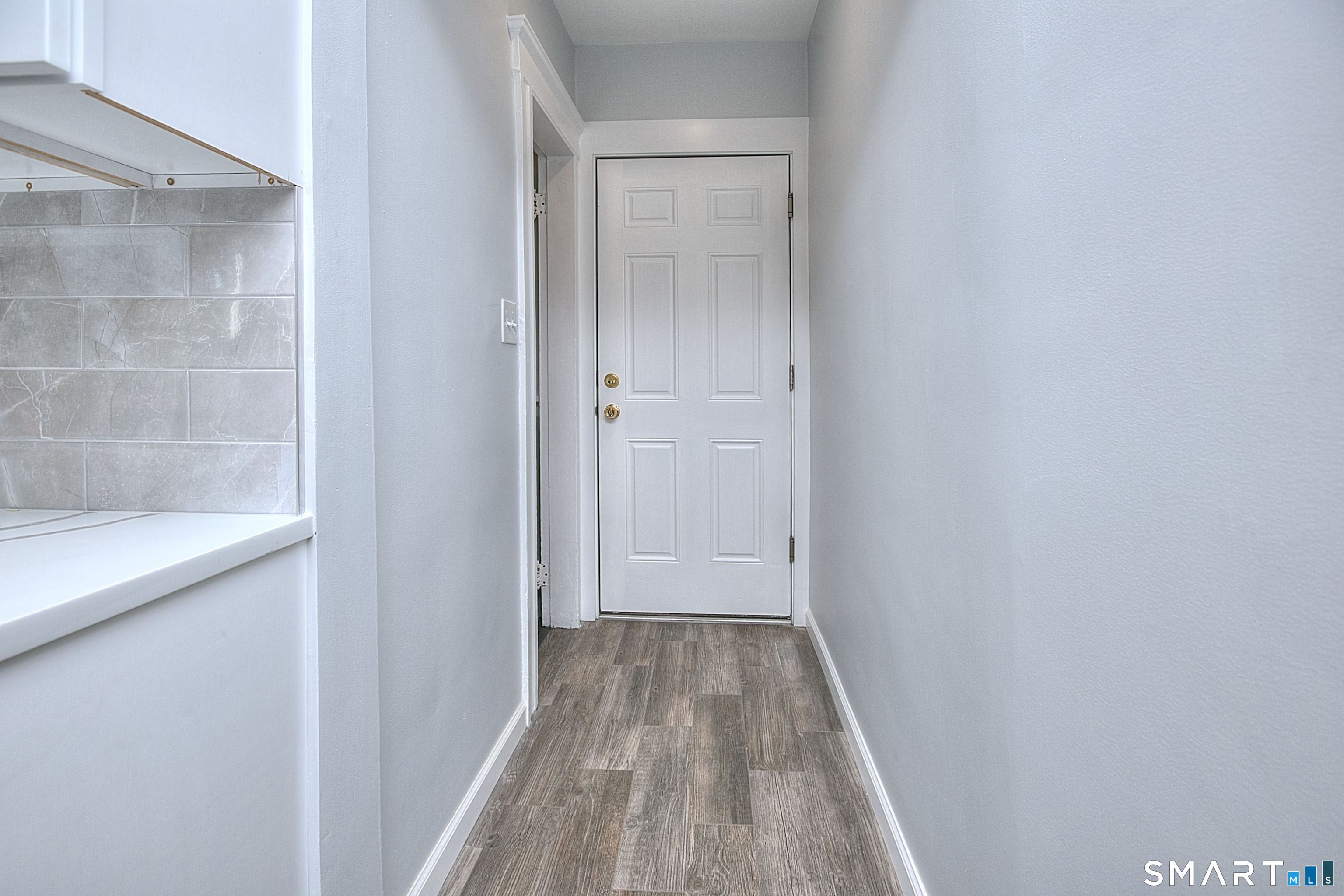 2029 Kings 2nd Floor Highway Property Photo 19