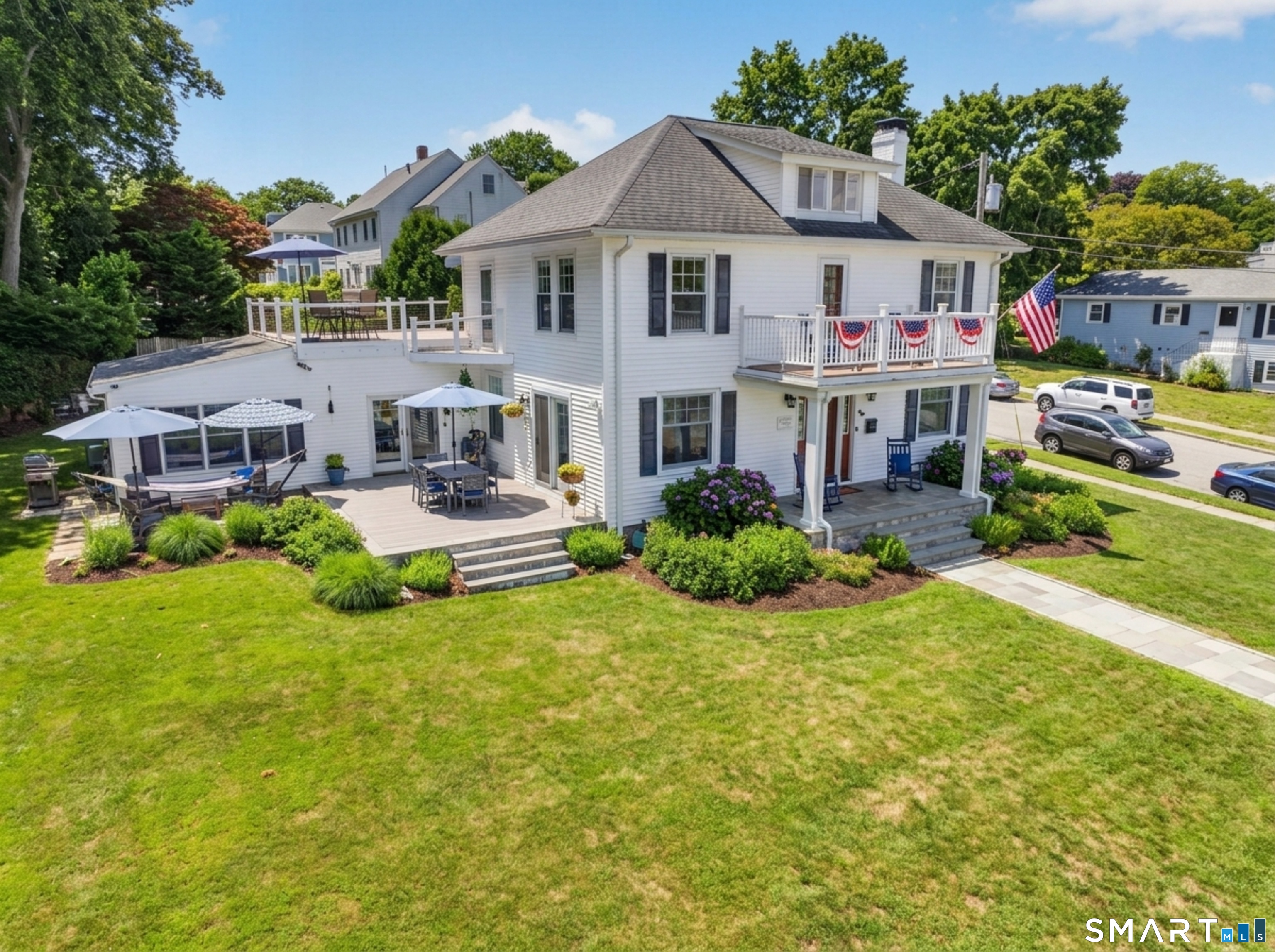415 Pequot Avenue Property Photo 4