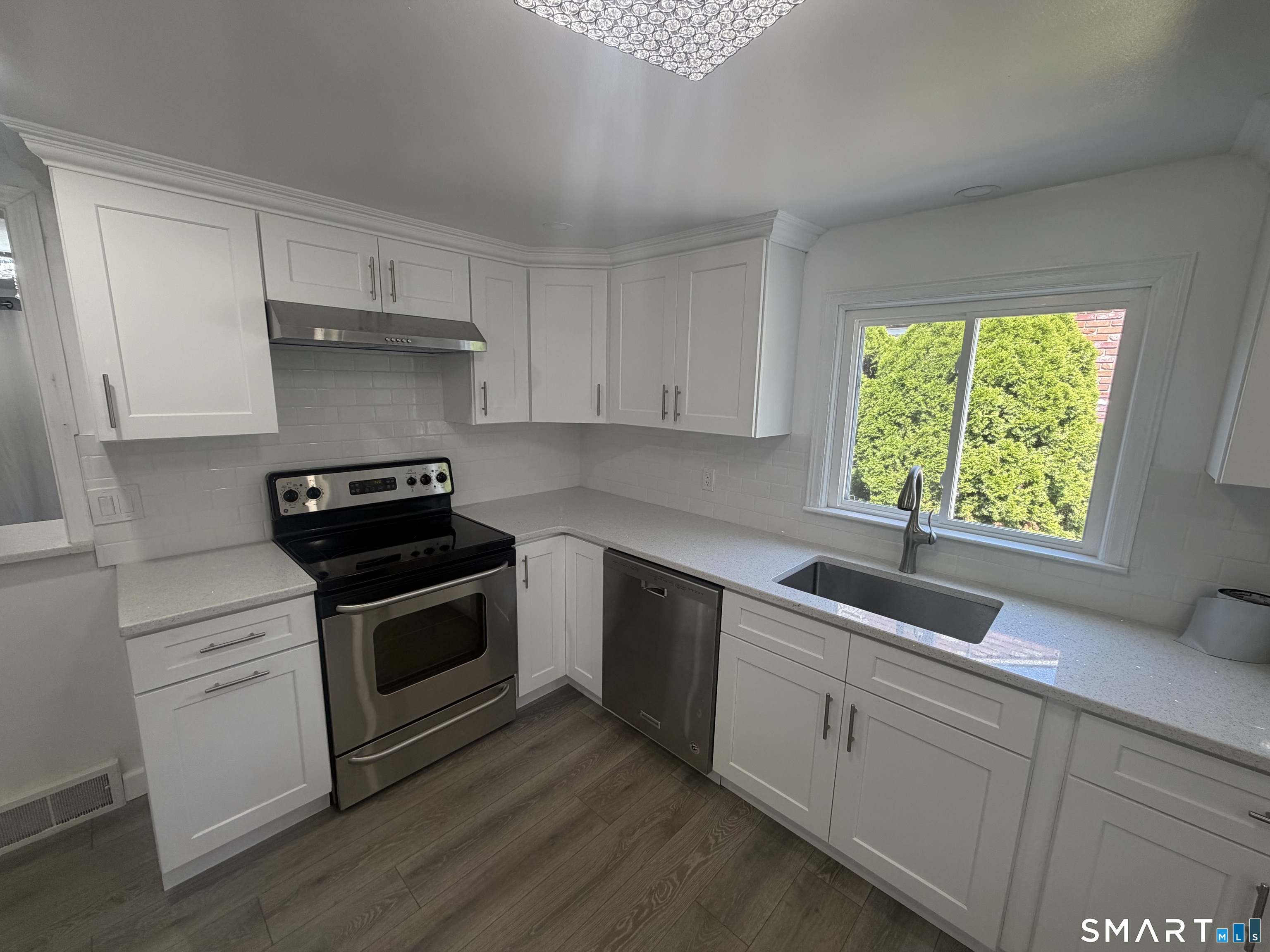 24194655 Property Photo 6