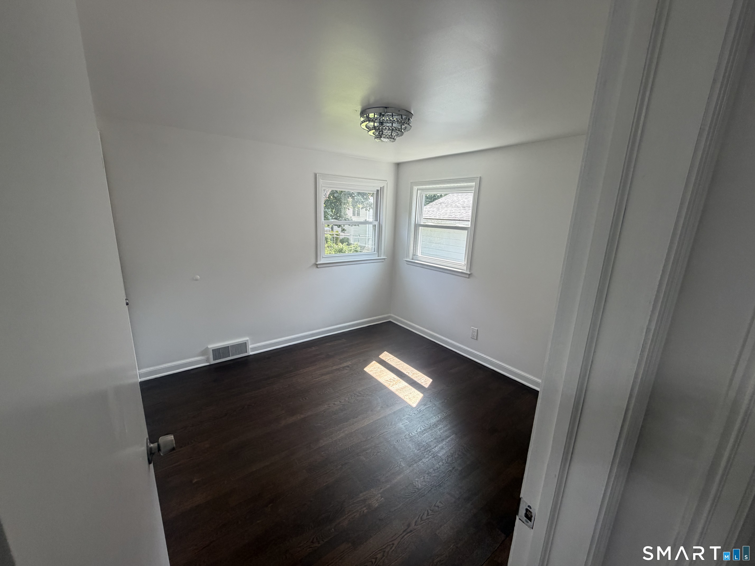 24194655 Property Photo 11