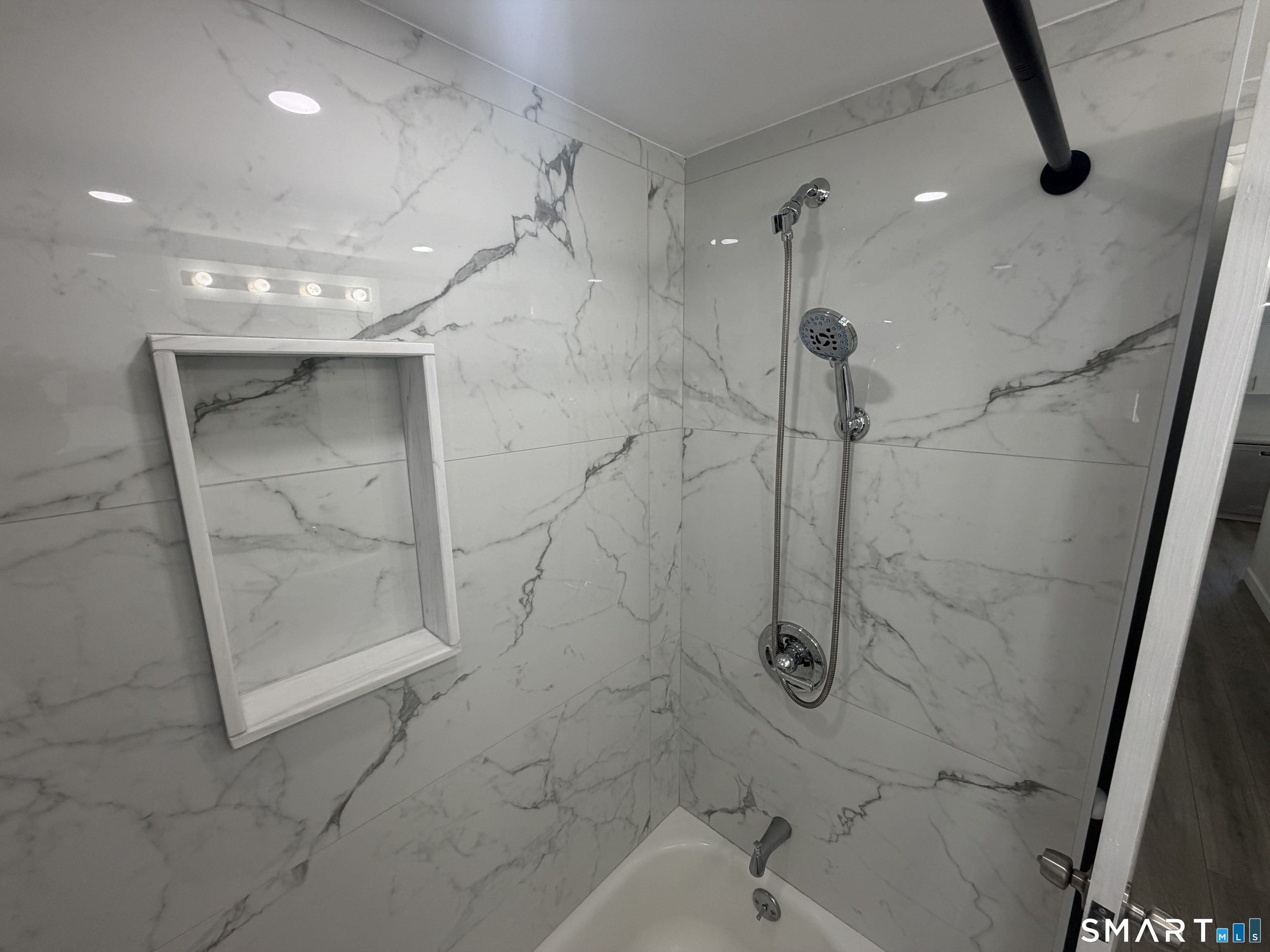24194655 Property Photo 15