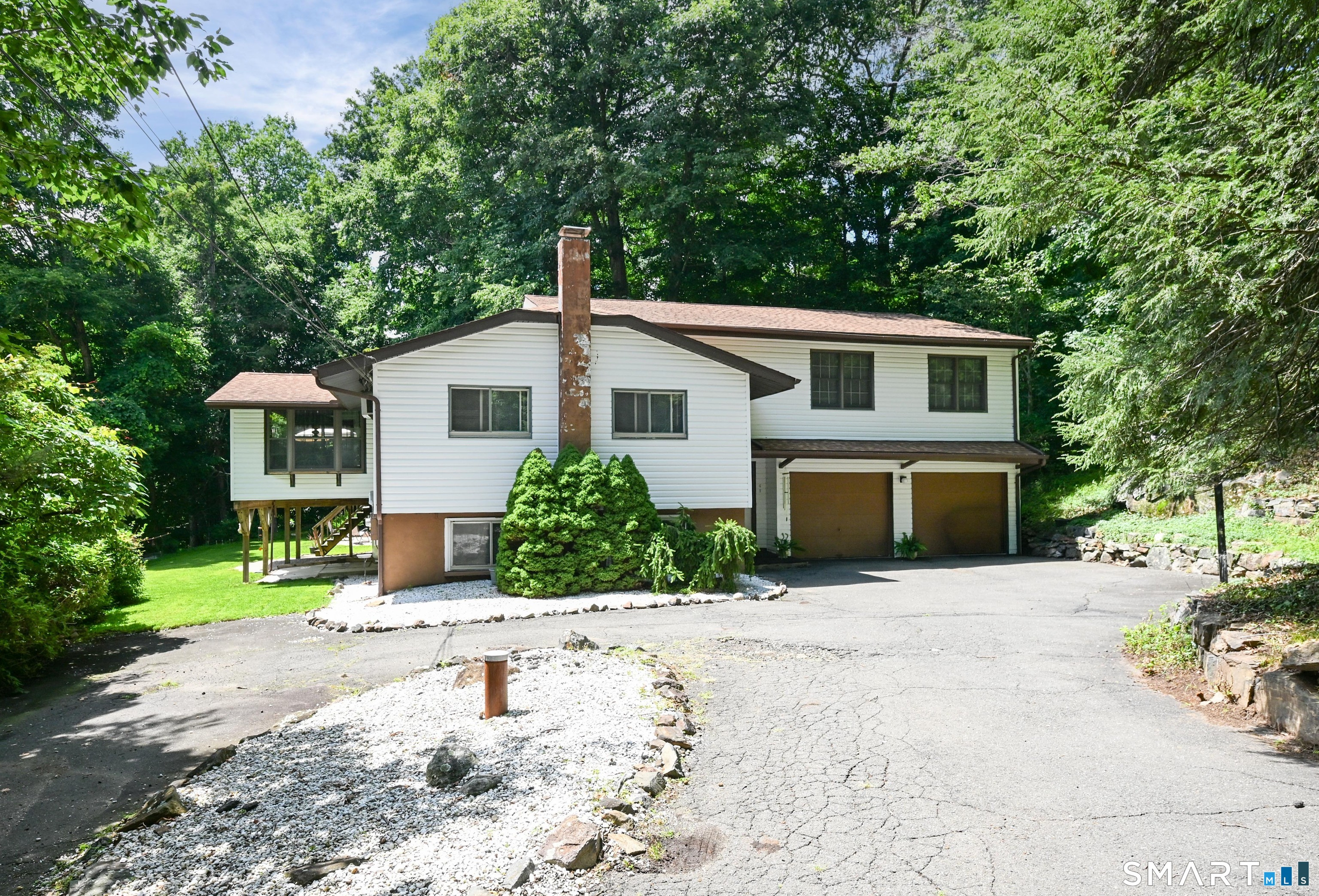 42 Linda Lane Property Photo 1