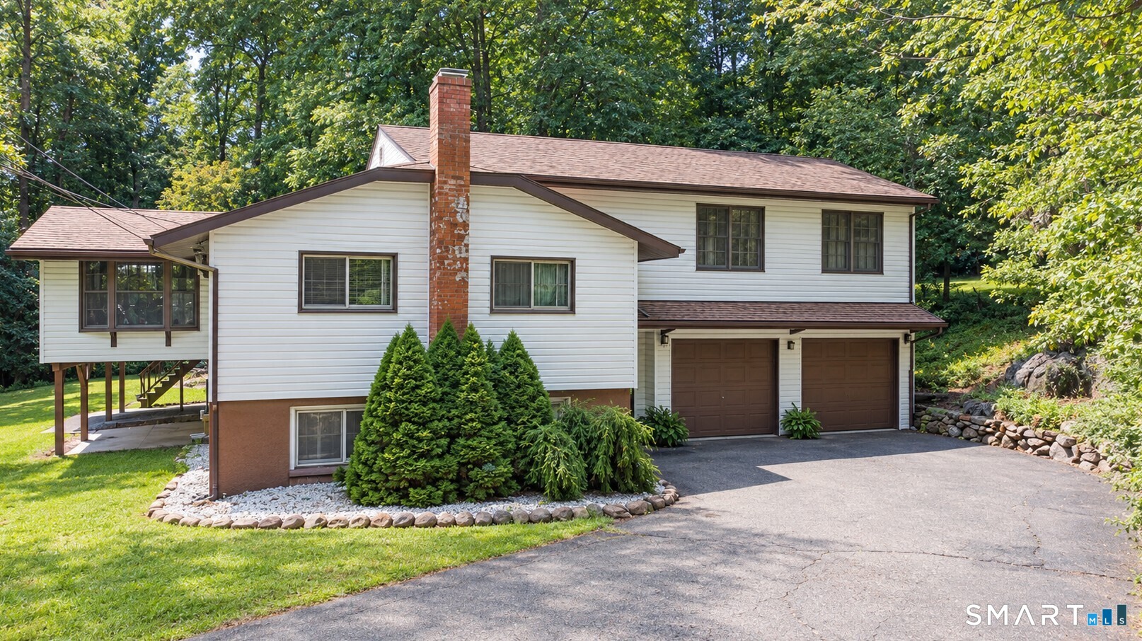 42 Linda Lane Property Photo 1