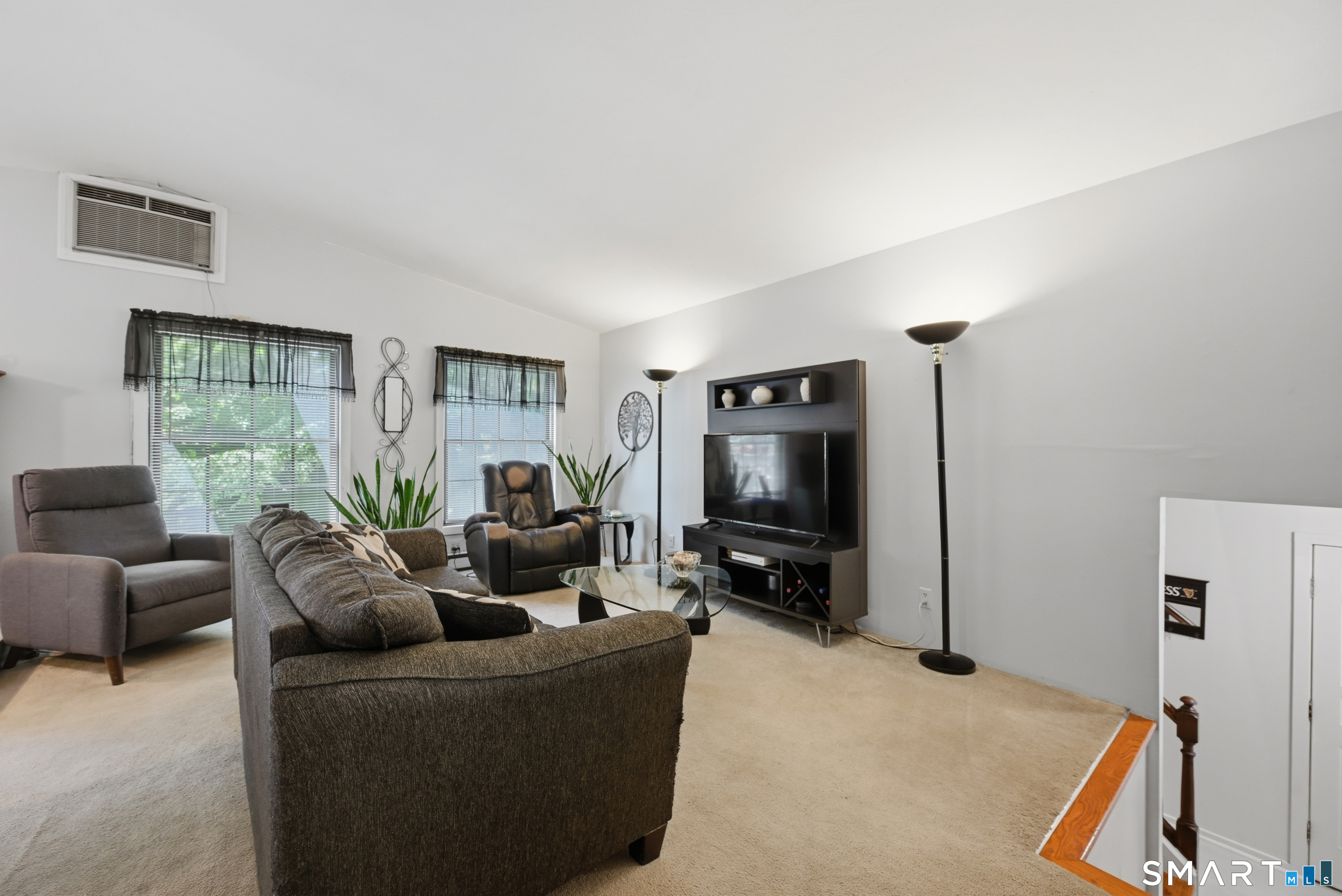 42 Linda Lane Property Photo 4