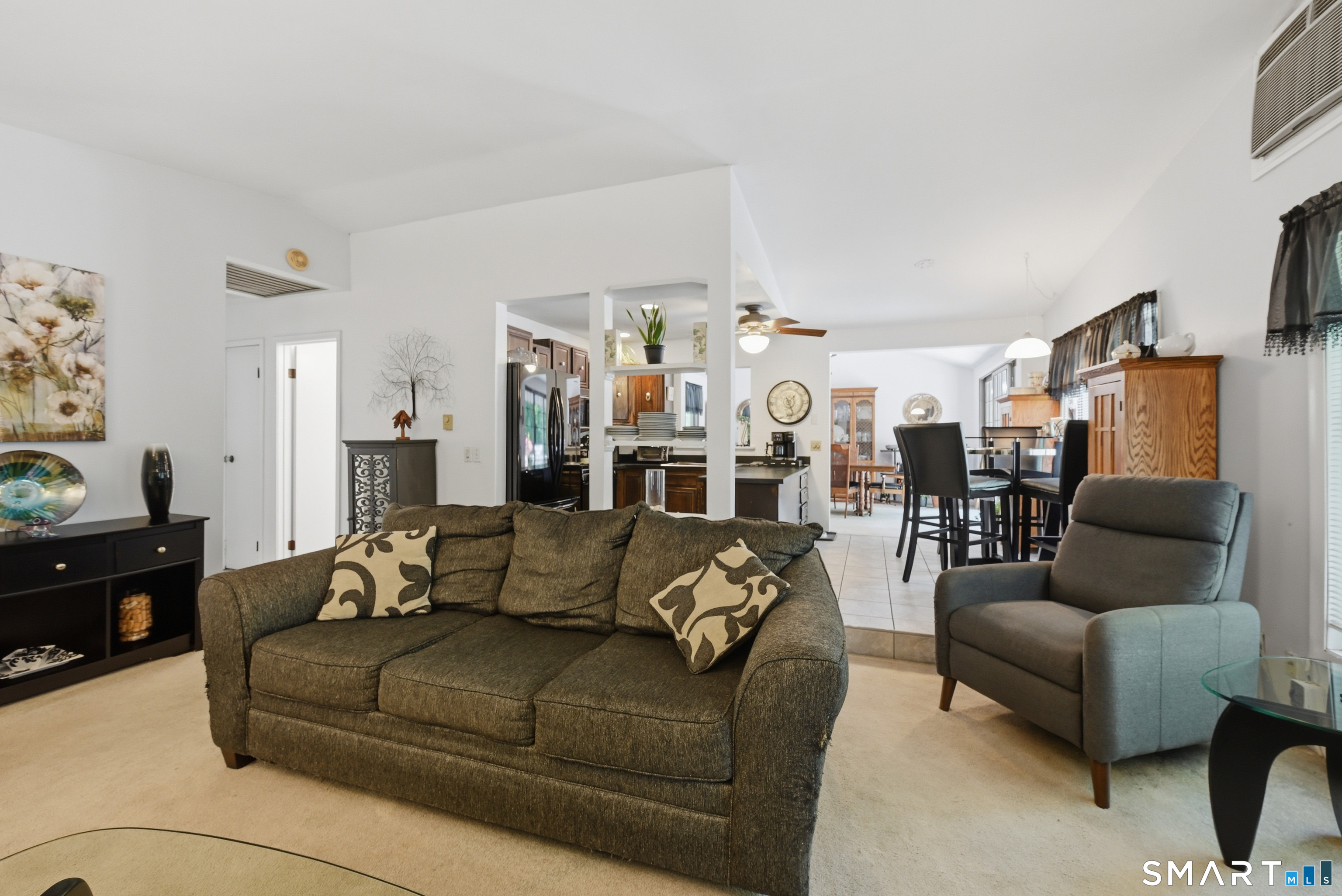 42 Linda Lane Property Photo 5