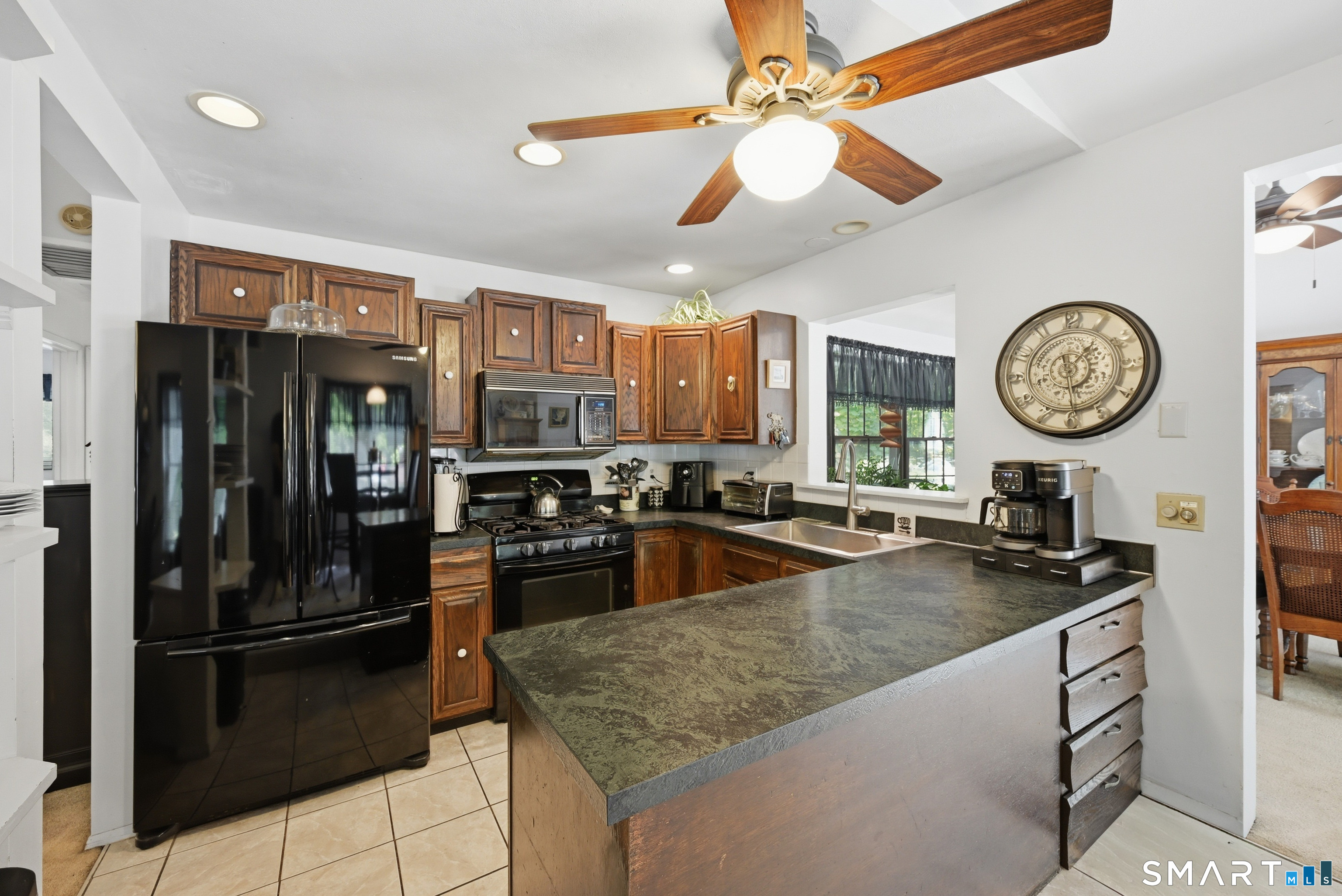 42 Linda Lane Property Photo 6