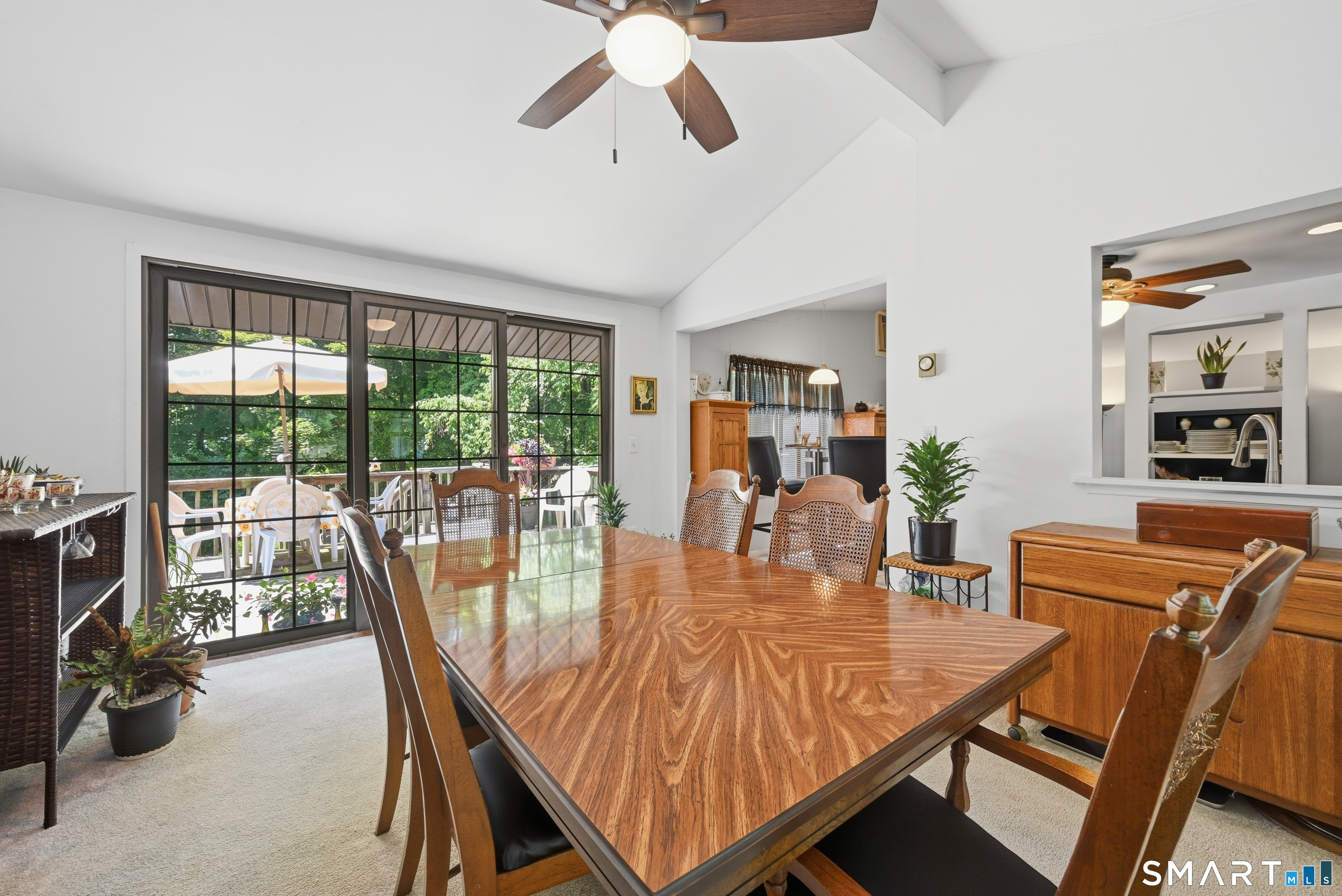 42 Linda Lane Property Photo 8