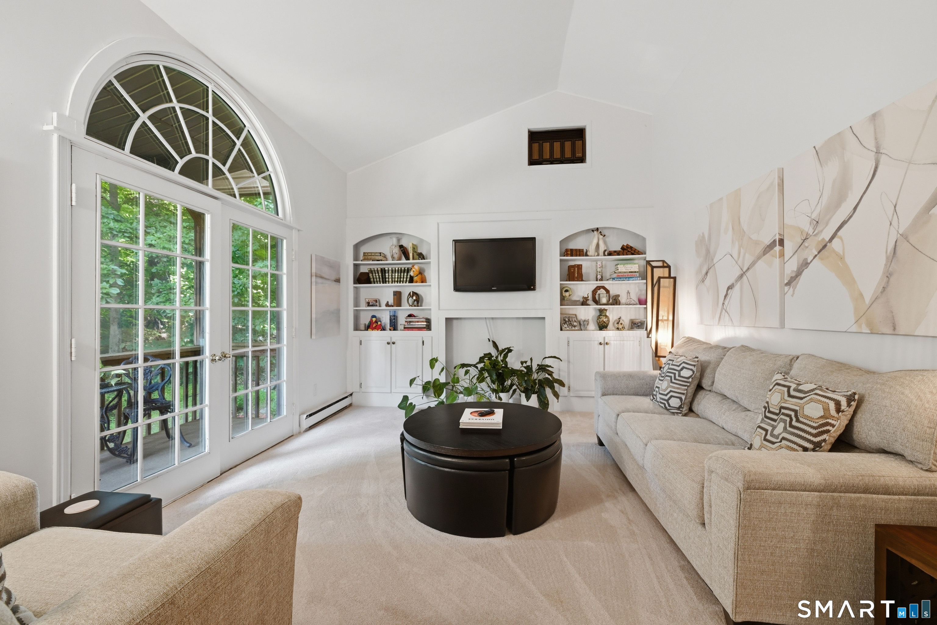 42 Linda Lane Property Photo 11
