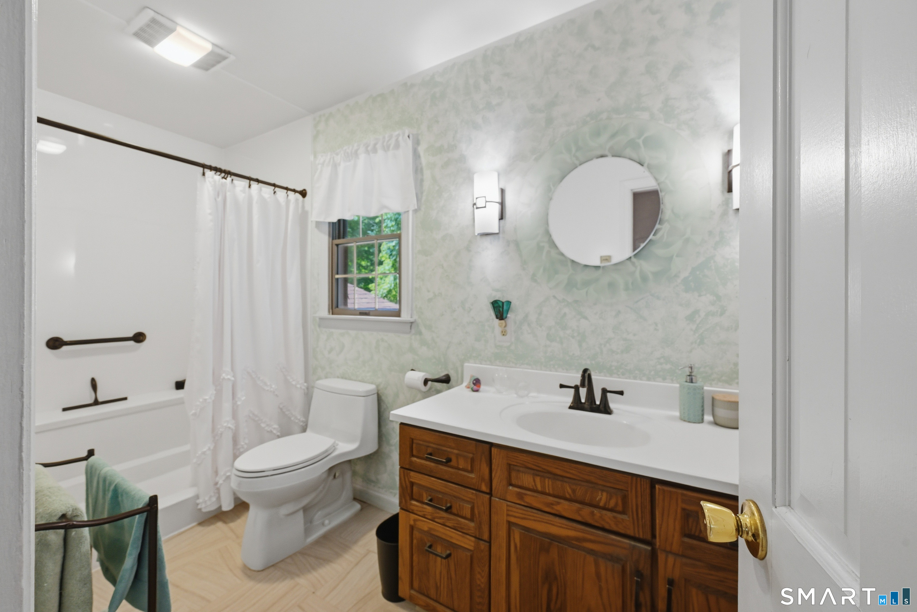 42 Linda Lane Property Photo 16