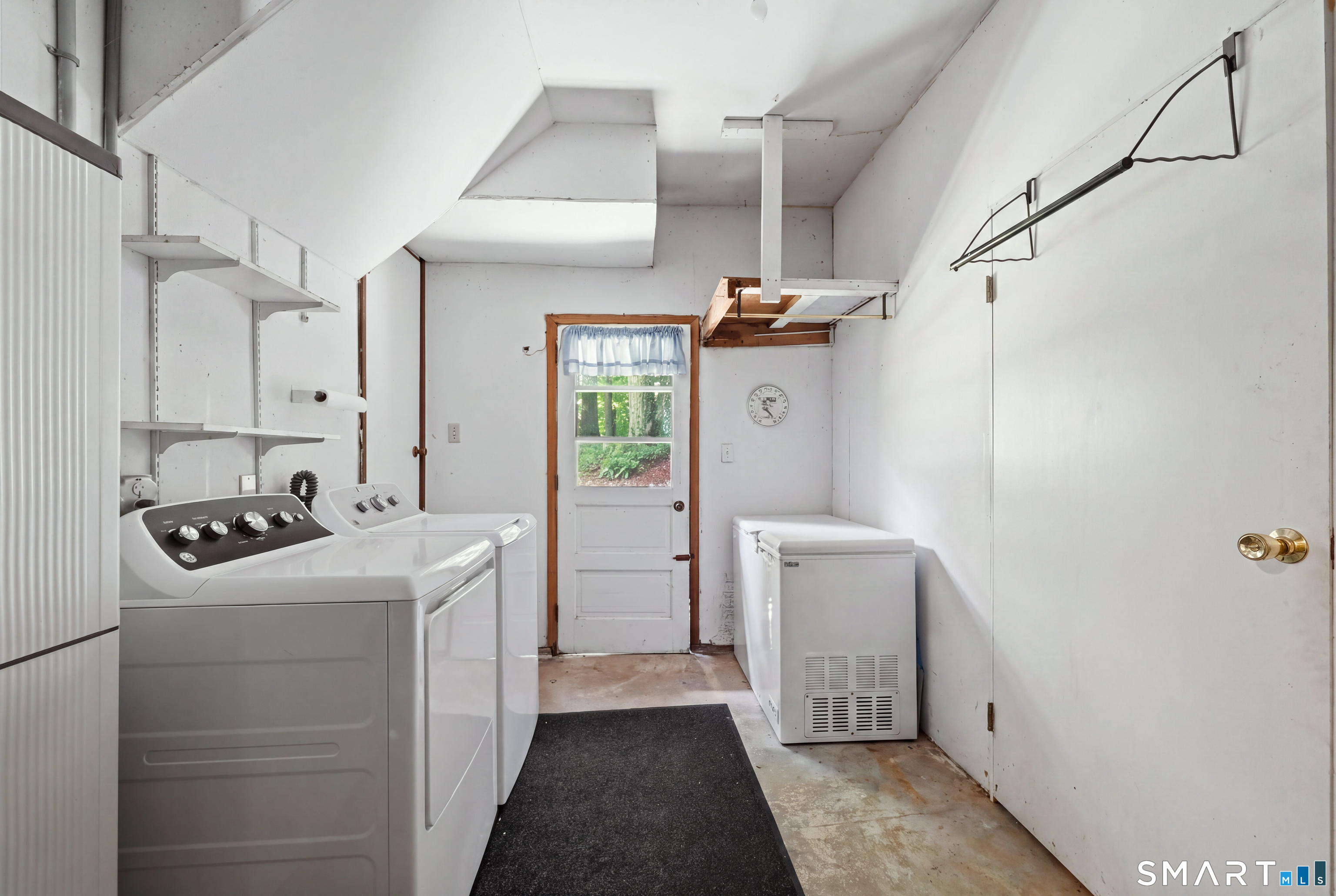 42 Linda Lane Property Photo 21