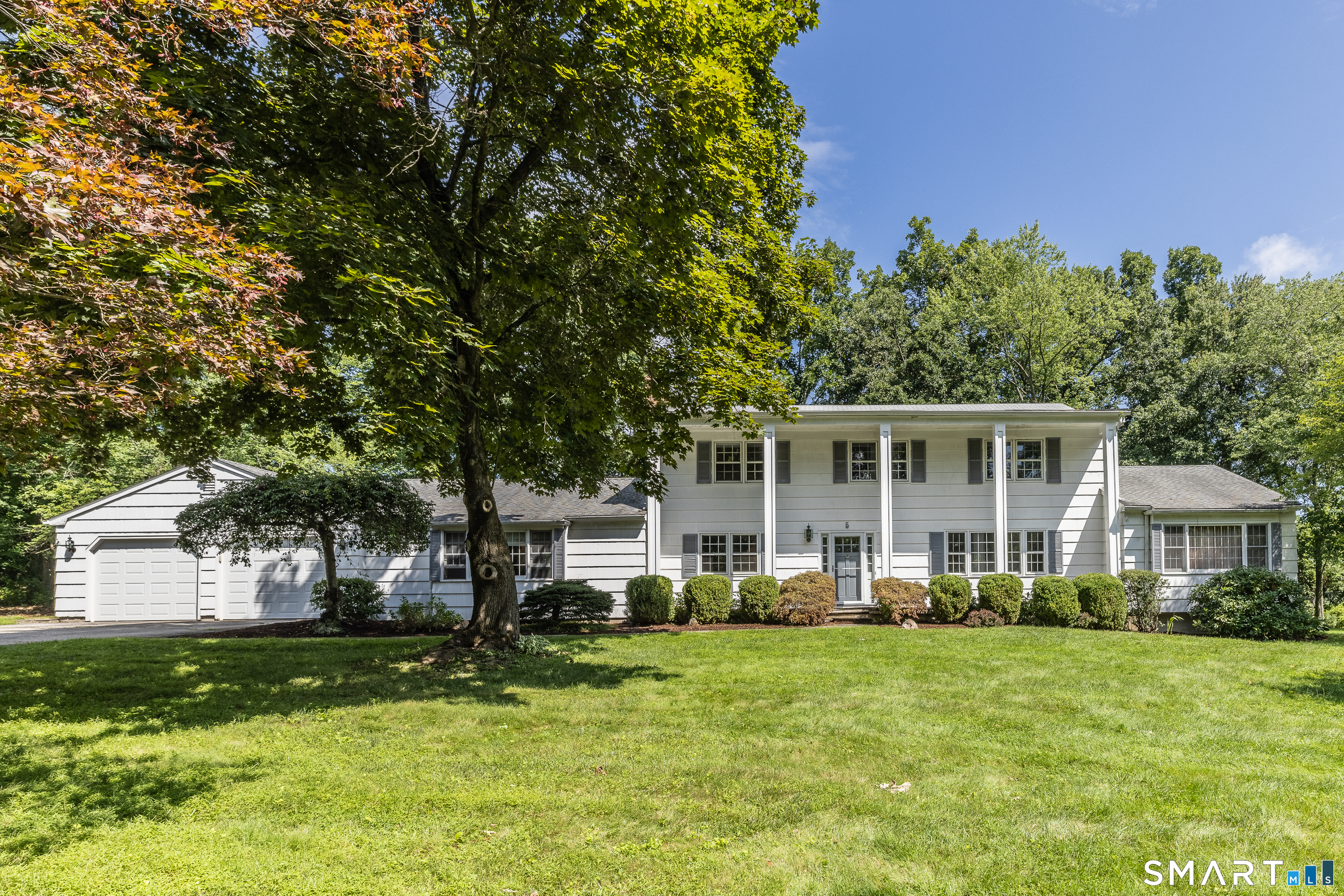 5 Grand Place Property Photo 1