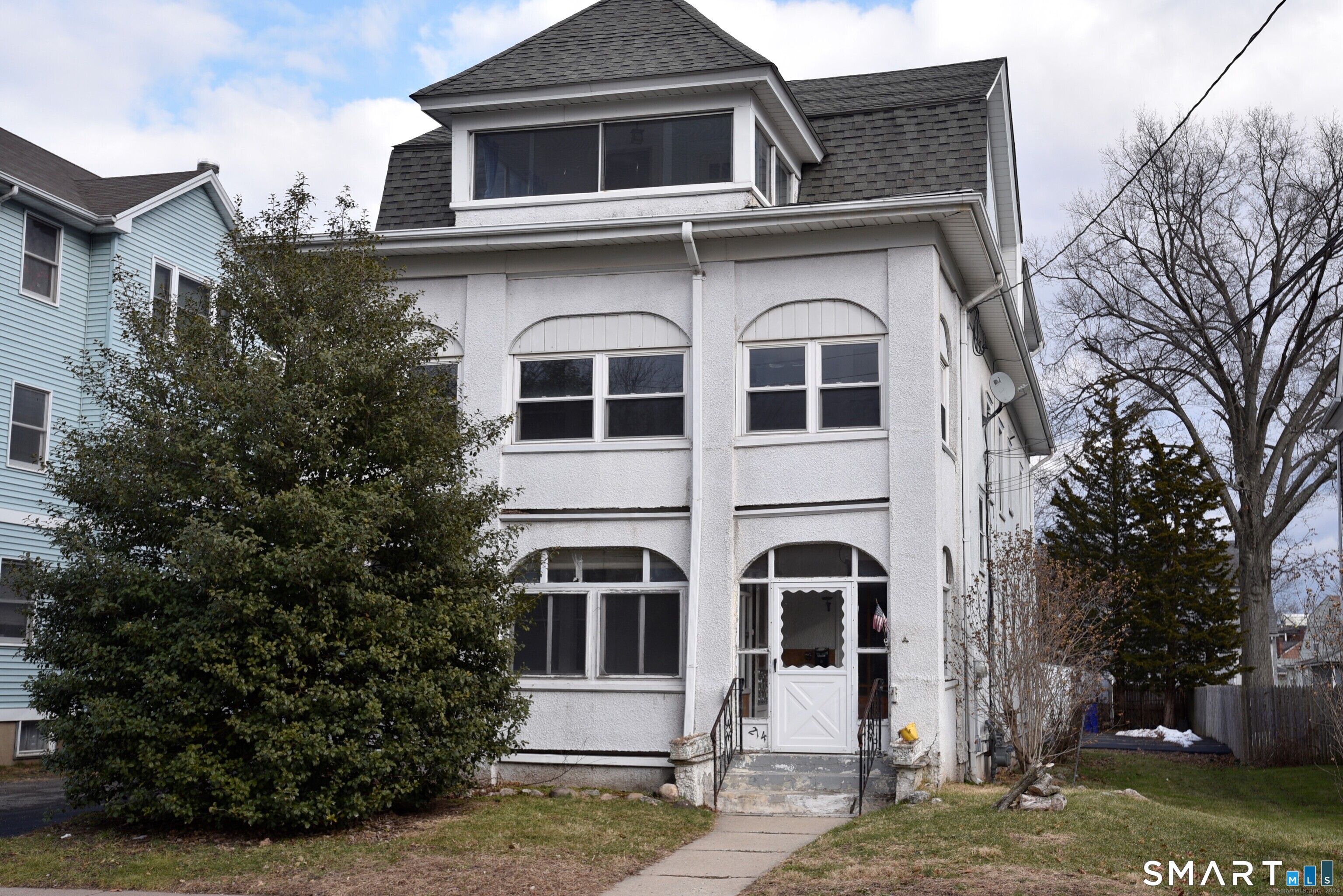 214 Quaker South Lane Property Photo 1