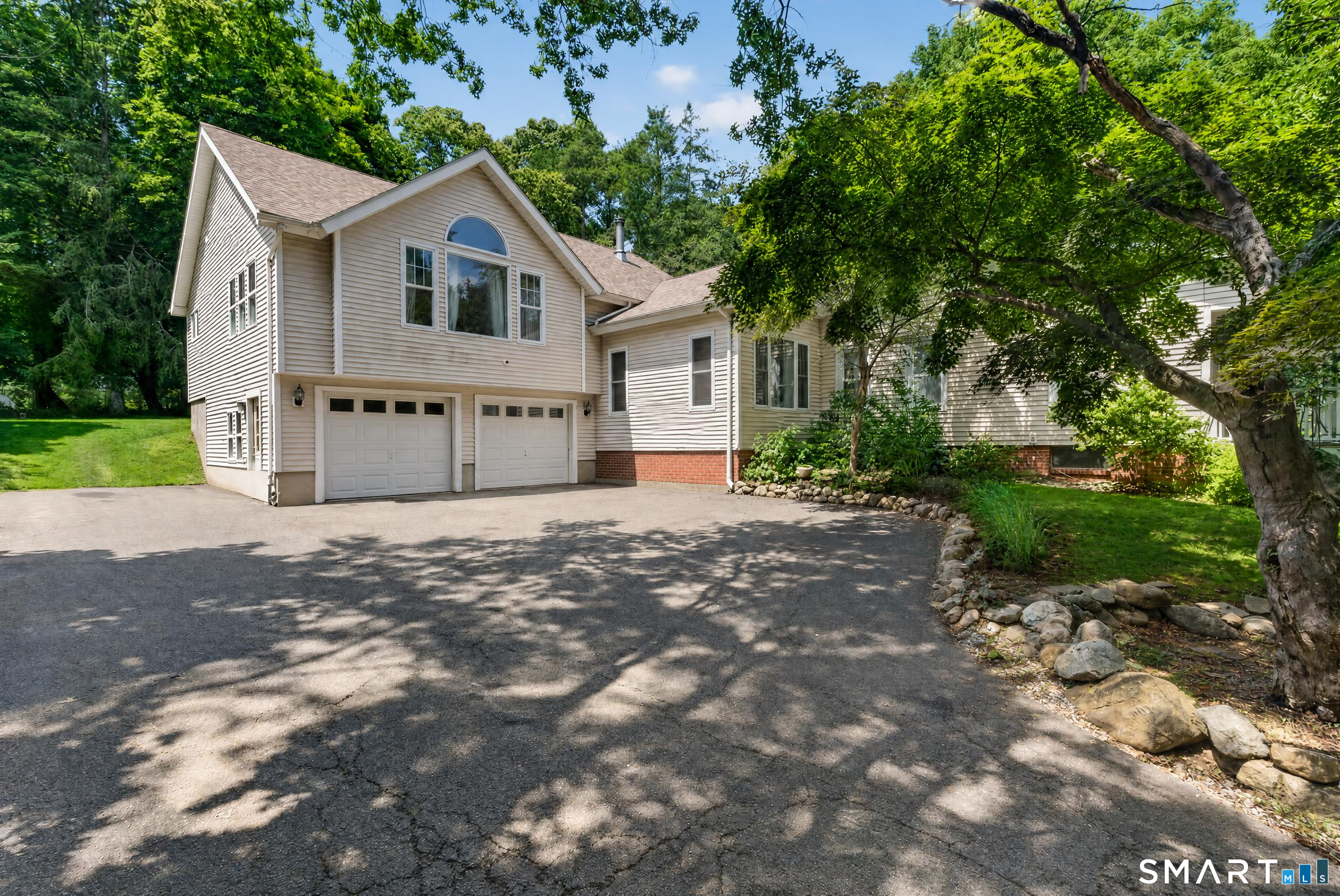 900 Racebrook Road Property Photo 1