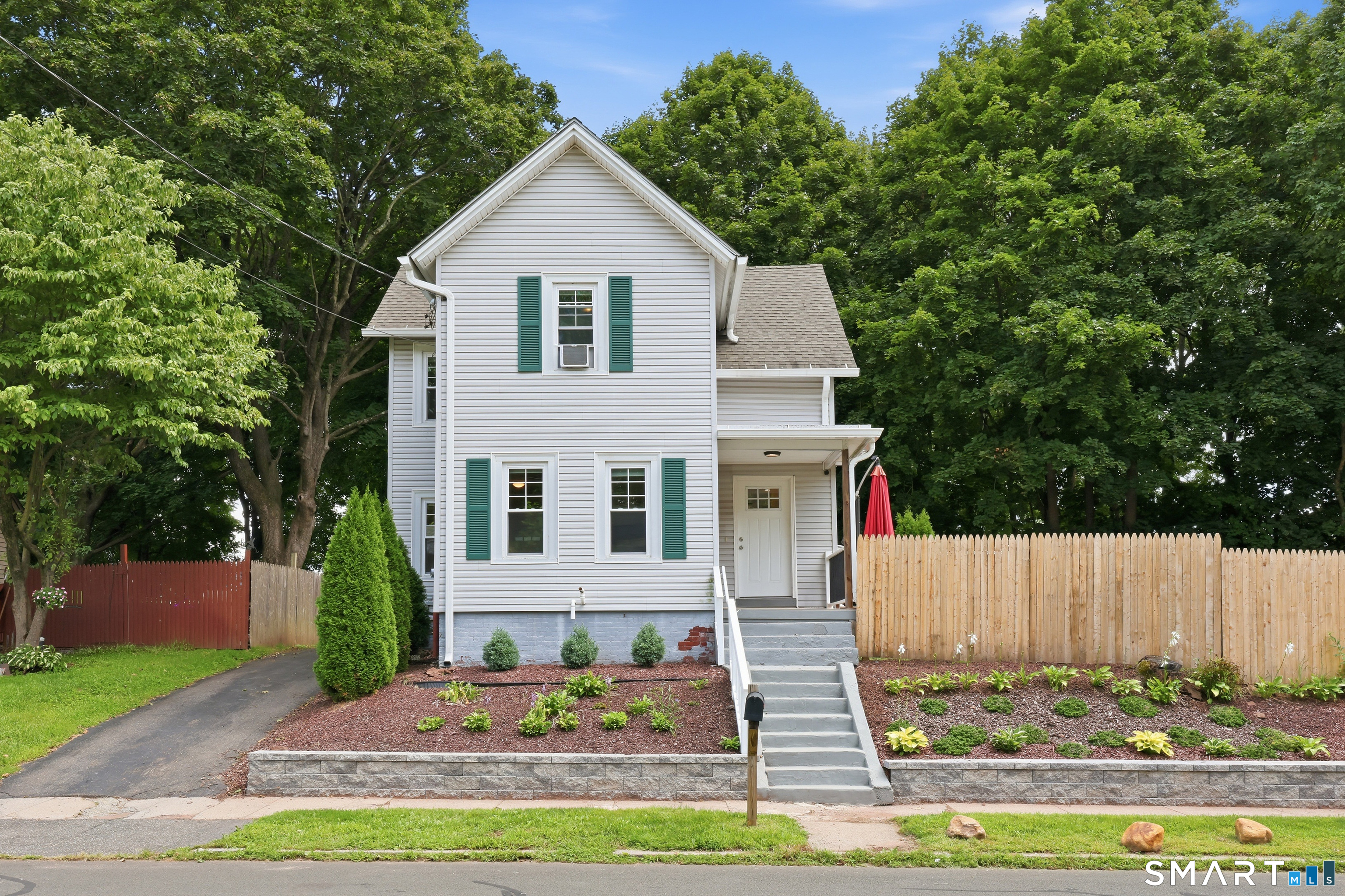 47 Woodland Street Property Photo 1