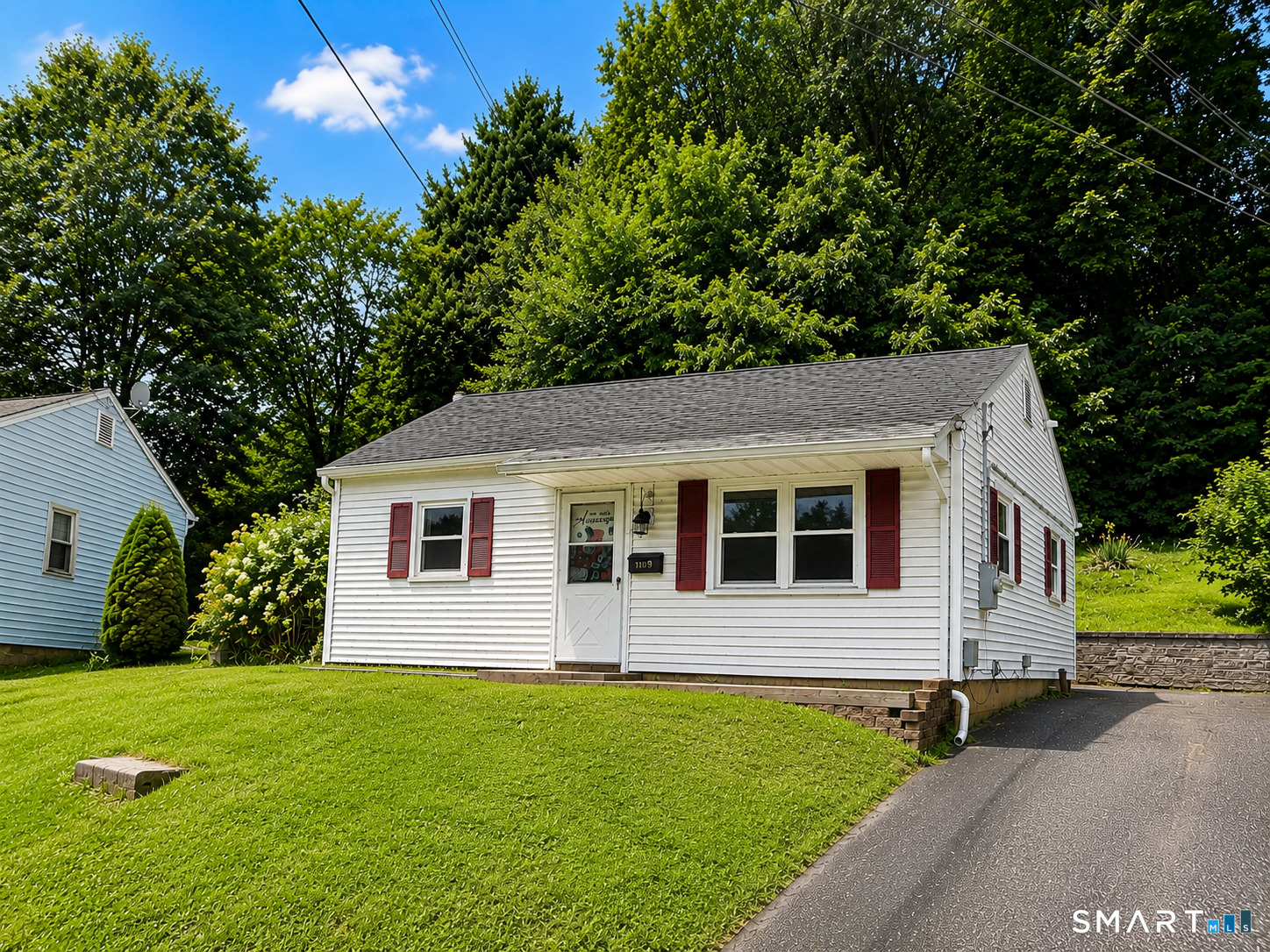 298 New Litchfield Street Property Photo 2