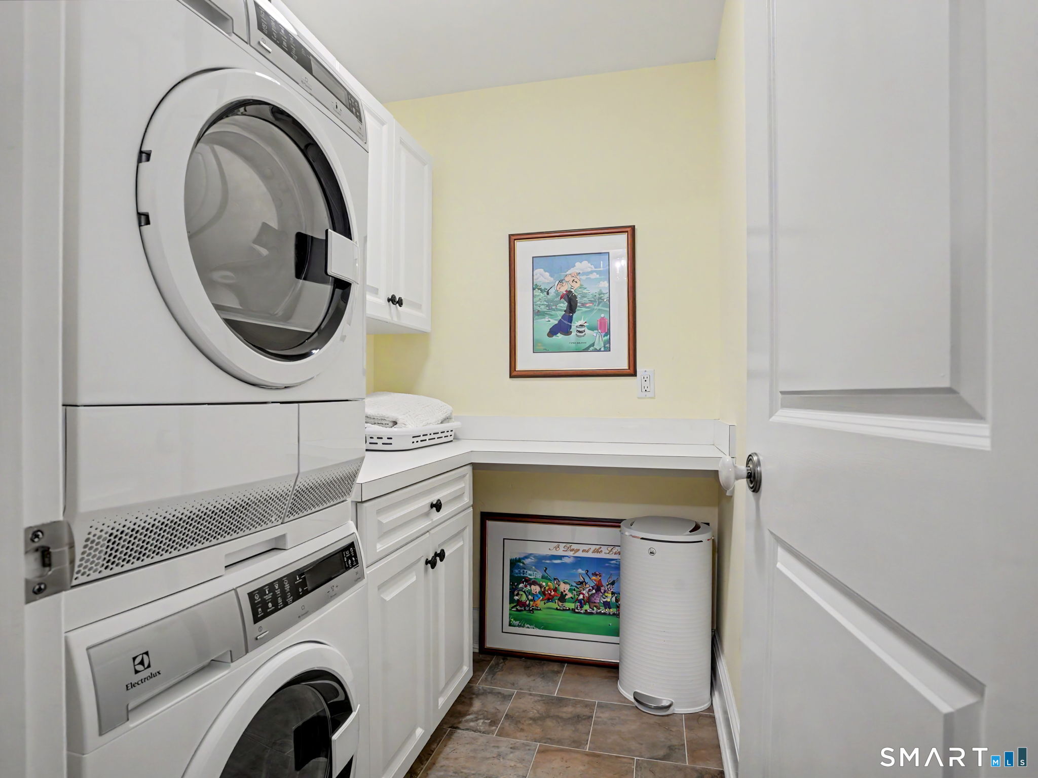 136 East 4b Avenue Property Photo 4