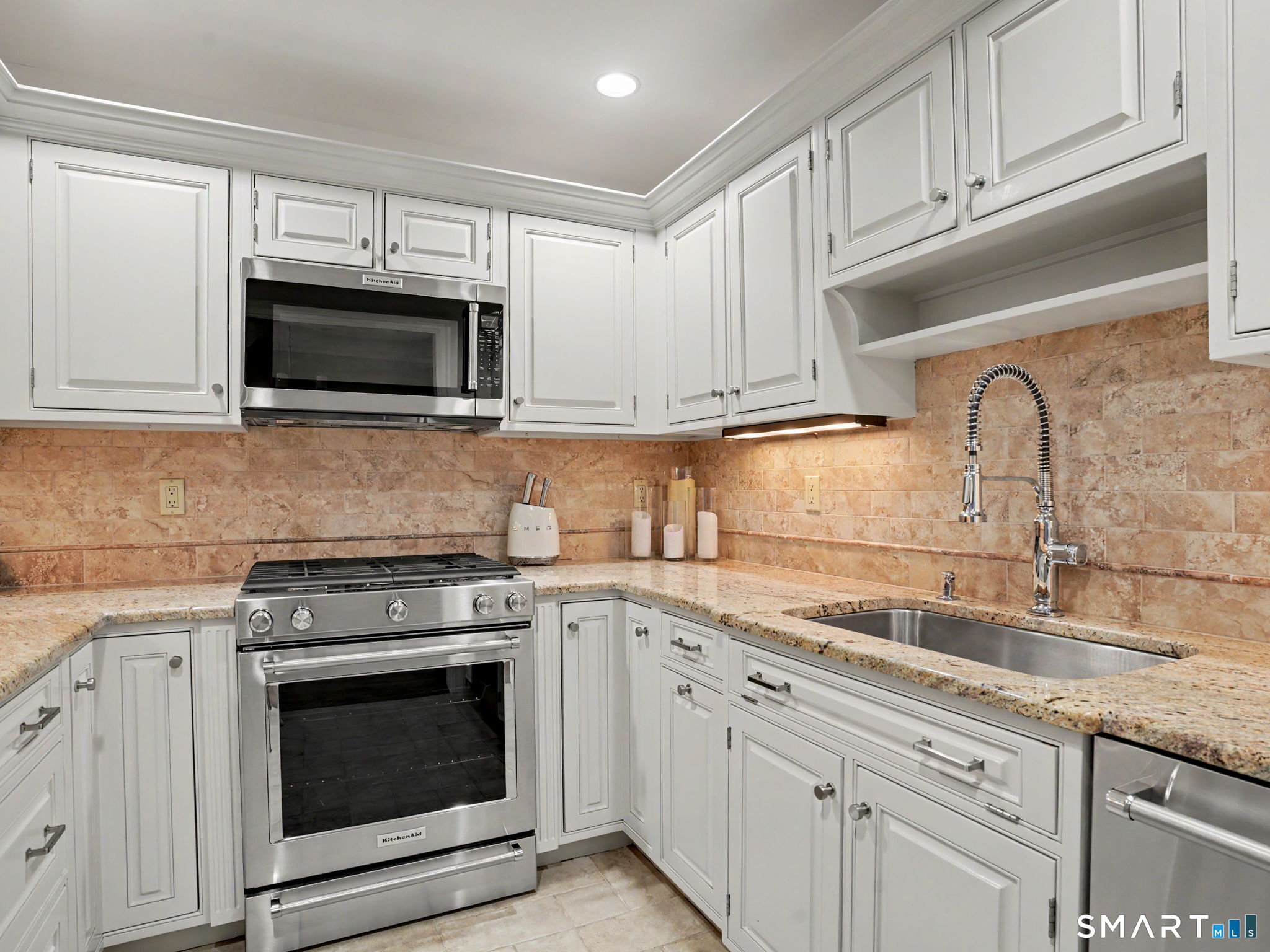136 East 4b Avenue Property Photo 6