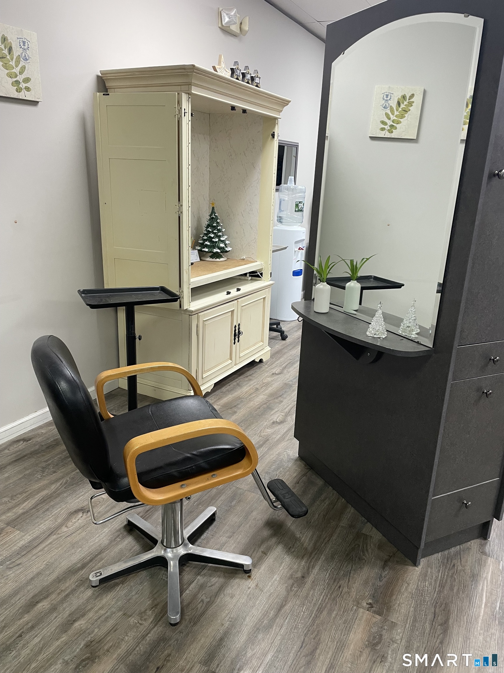 30 Pennsylvania Beauty Salon Business Avenue Property Photo 2