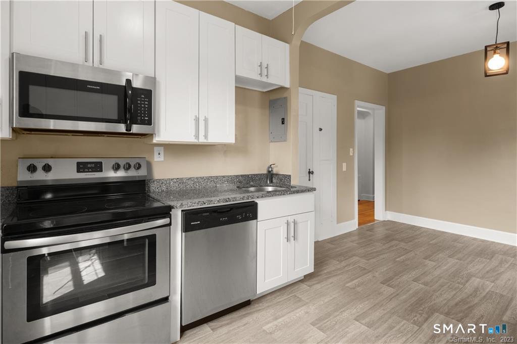 684 Farmington B6 Avenue Property Photo 13