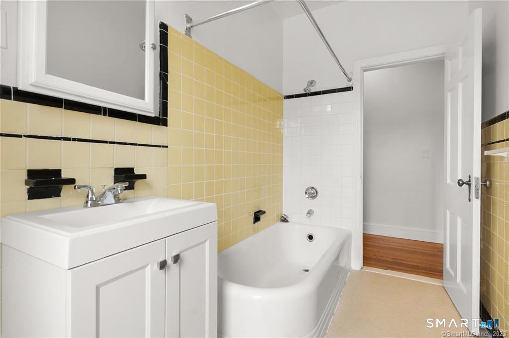 684 Farmington B6 Avenue Property Photo 22